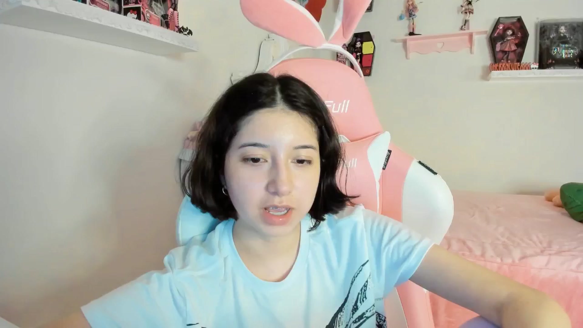 Gallery image thumbnail from Cherrycute666's myfreecams stream on, 08/22/2025, 06:09 image 12 of 20