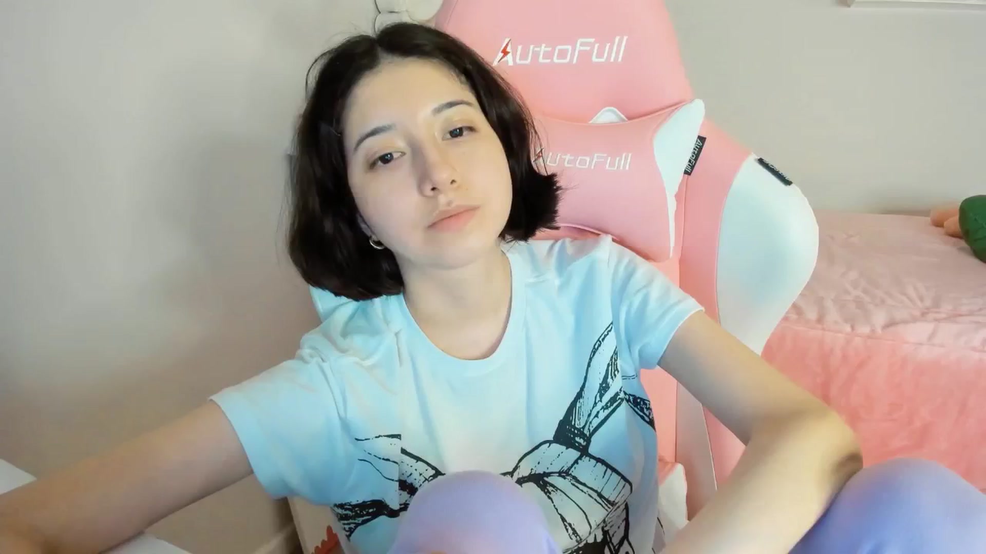 Gallery image thumbnail from Cherrycute666's myfreecams stream on, 08/22/2025, 06:09 image 16 of 20