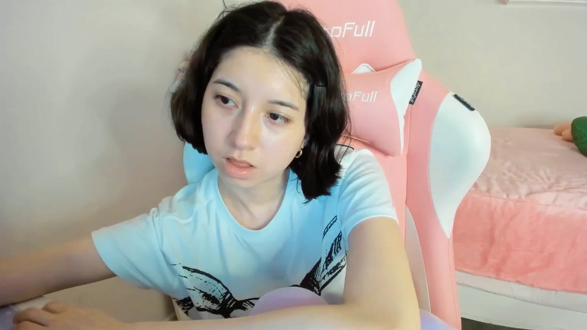 Gallery image thumbnail from Cherrycute666's myfreecams stream on, 08/22/2025, 06:09 image 15 of 20