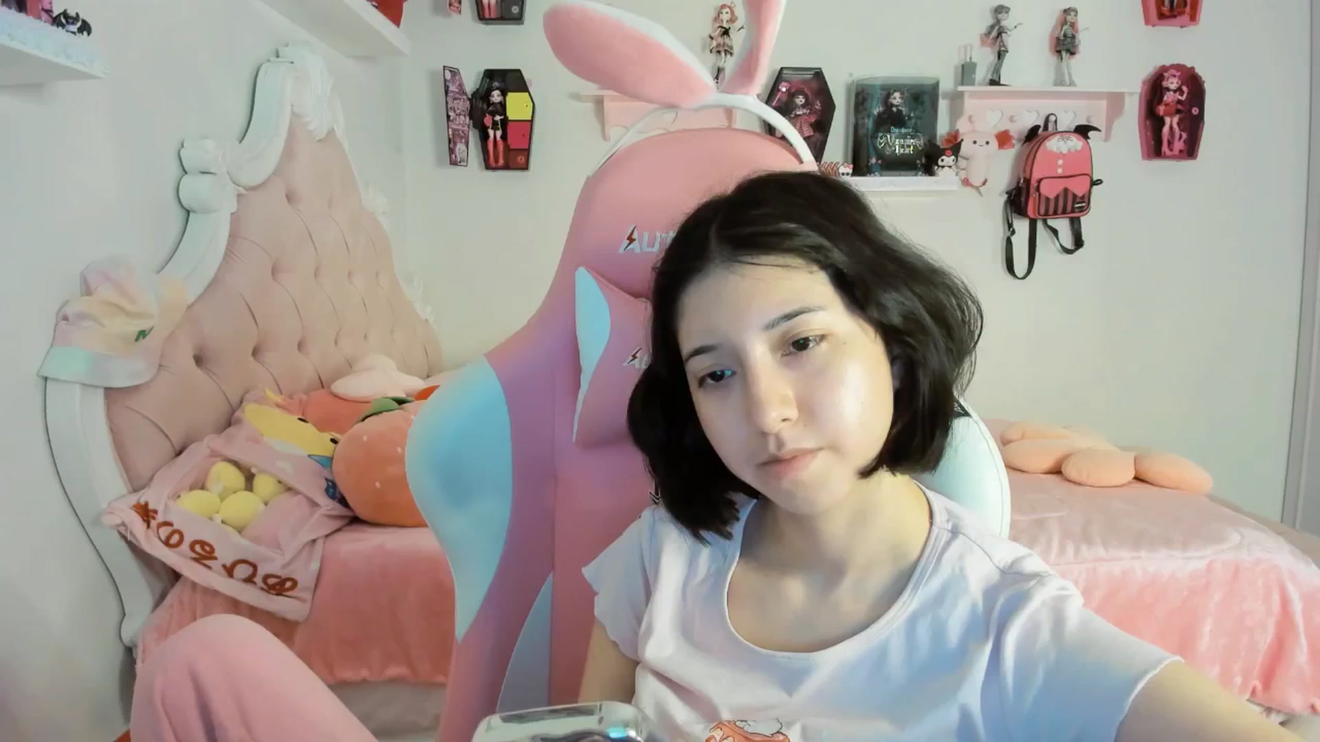 Gallery image thumbnail from Cherrycute666's myfreecams stream on, 08/22/2025, 23:01 image 12 of 20