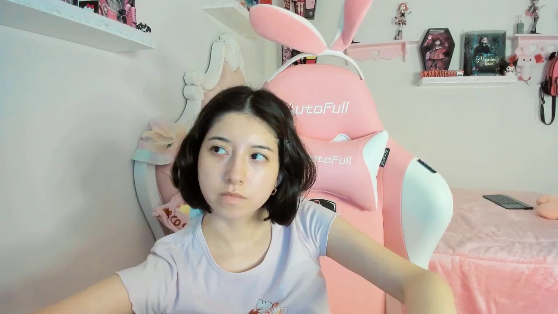 Gallery image thumbnail from Cherrycute666's myfreecams stream on, 08/22/2025, 23:01 image 3 of 20