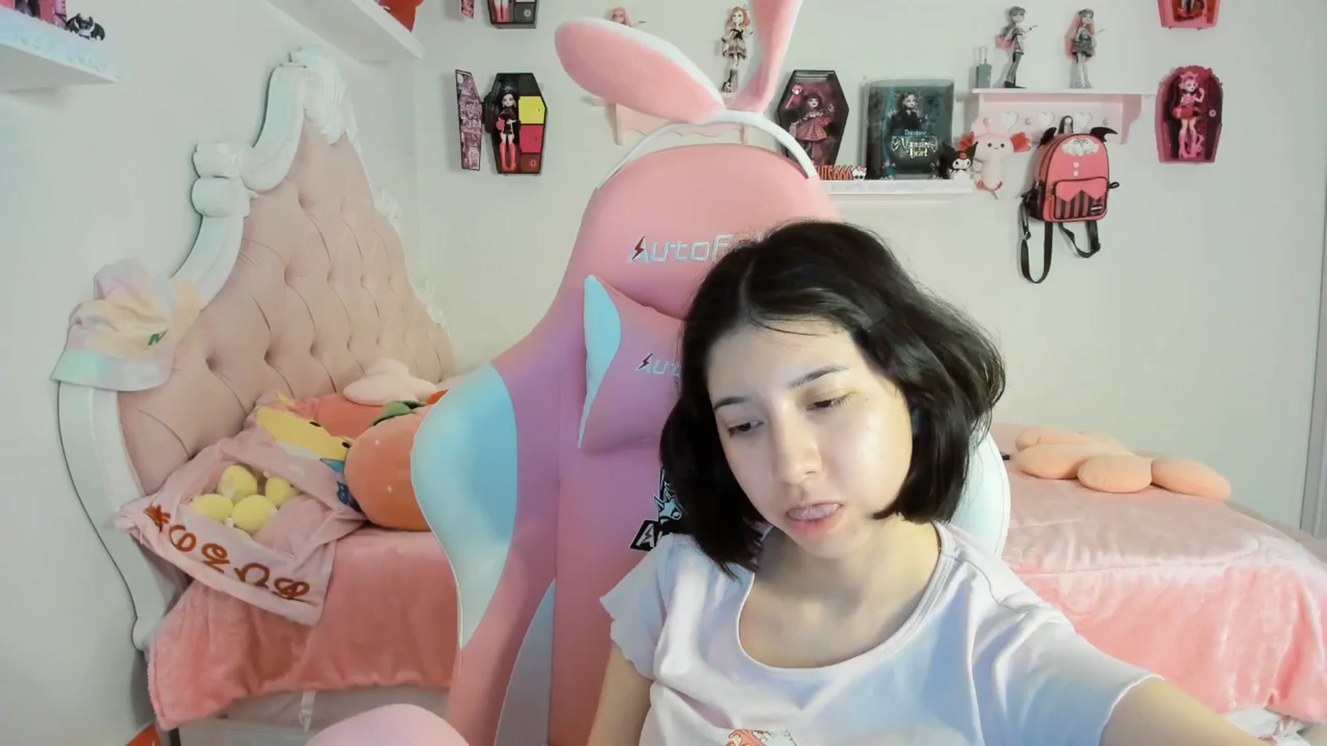 Gallery image thumbnail from Cherrycute666's myfreecams stream on, 08/22/2025, 23:01 image 14 of 20
