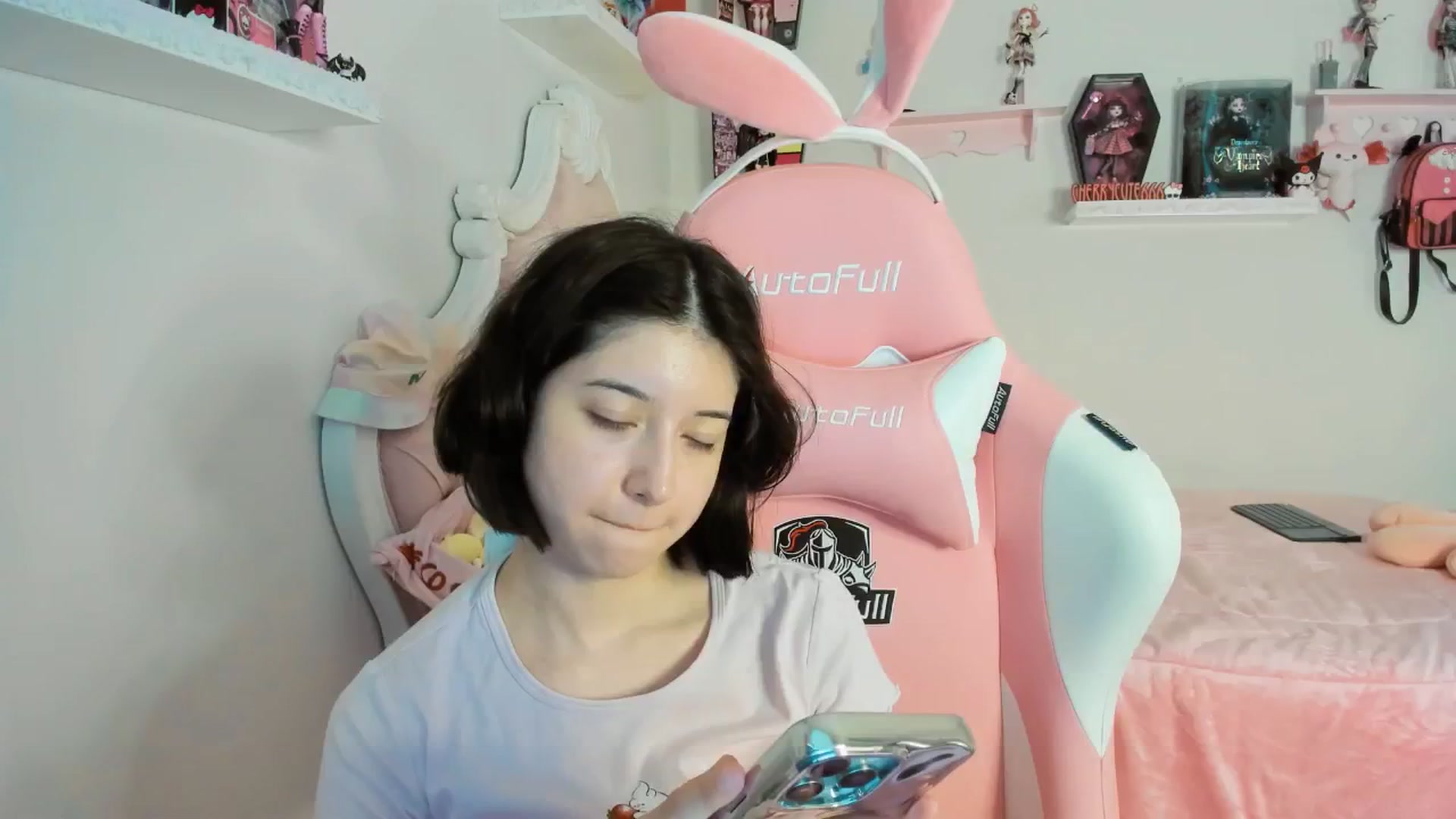 Gallery image thumbnail from Cherrycute666's myfreecams stream on, 08/22/2025, 23:01 image 1 of 20