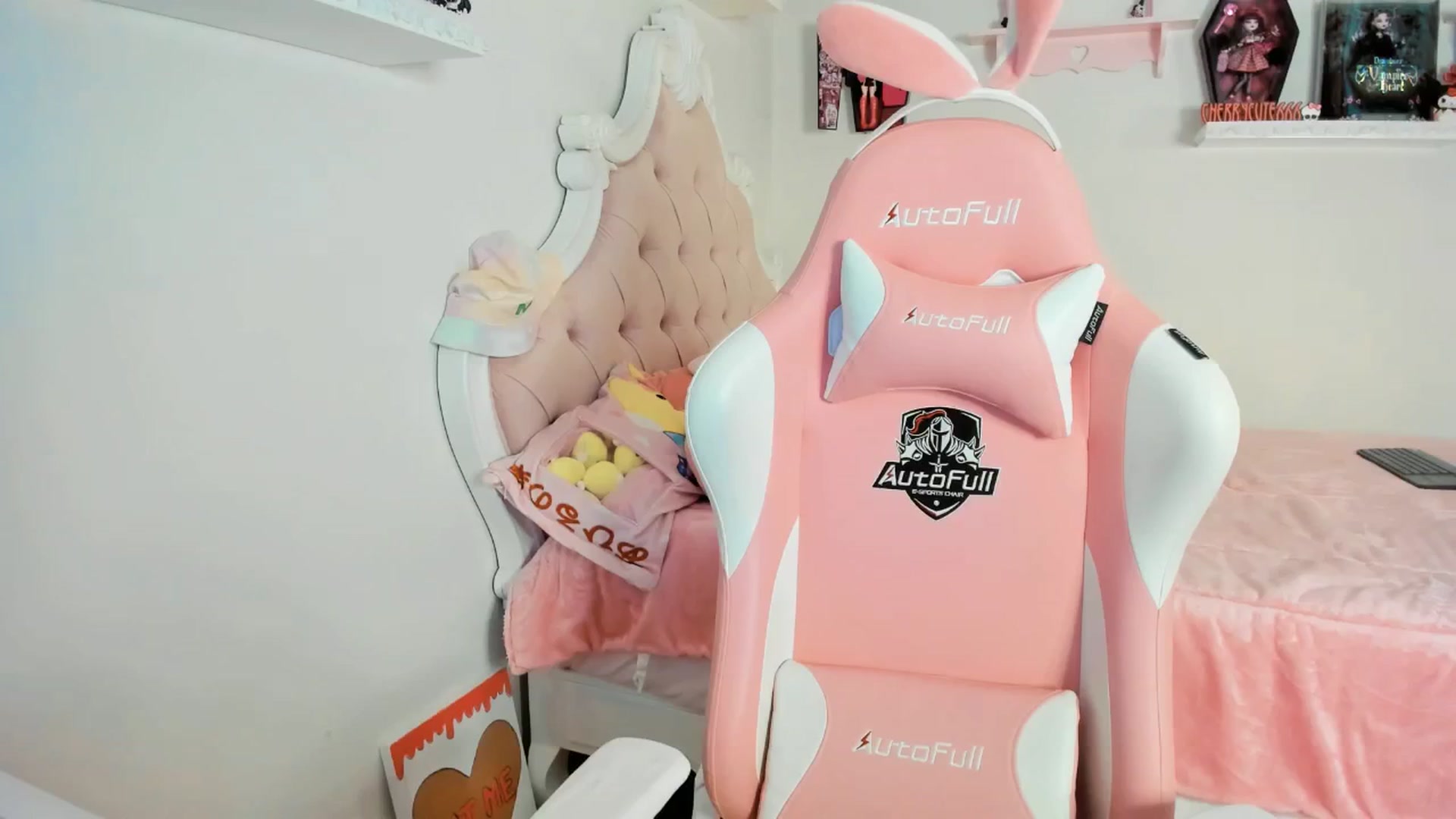 Gallery image thumbnail from Cherrycute666's myfreecams stream on, 08/22/2025, 23:01 image 20 of 20