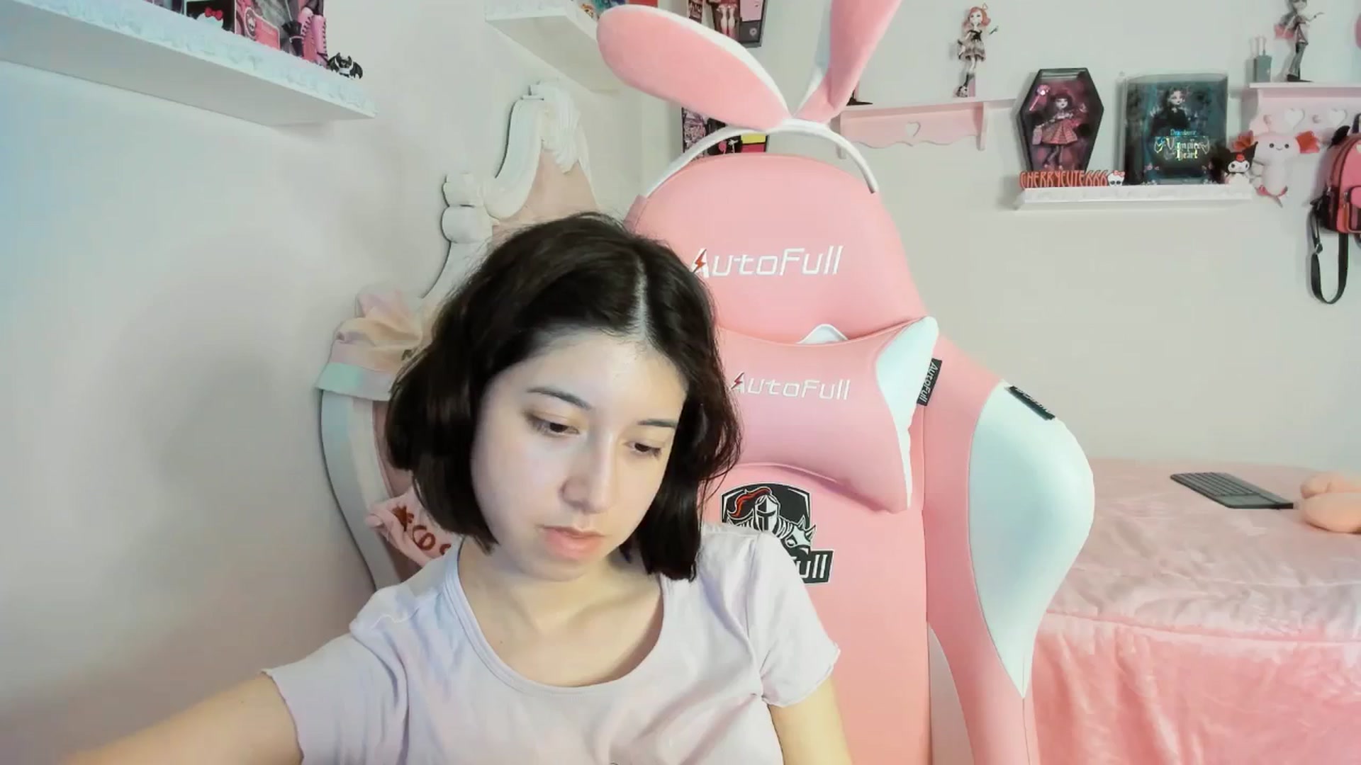 Gallery image thumbnail from Cherrycute666's myfreecams stream on, 08/22/2025, 23:01 image 6 of 20