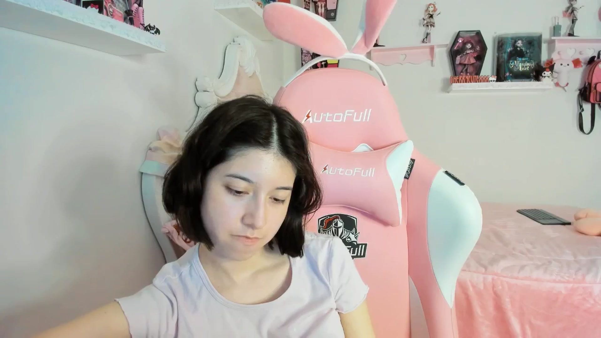Gallery image thumbnail from Cherrycute666's myfreecams stream on, 08/22/2025, 23:01 image 9 of 20
