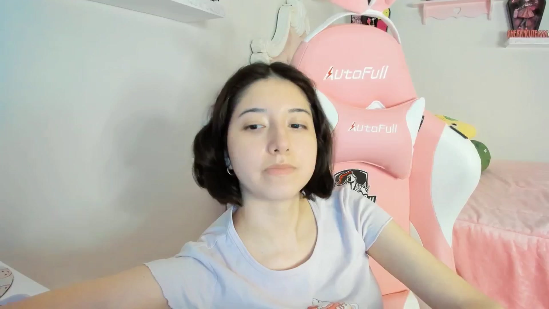 Gallery image thumbnail from Cherrycute666's myfreecams stream on, 08/22/2025, 23:01 image 16 of 20