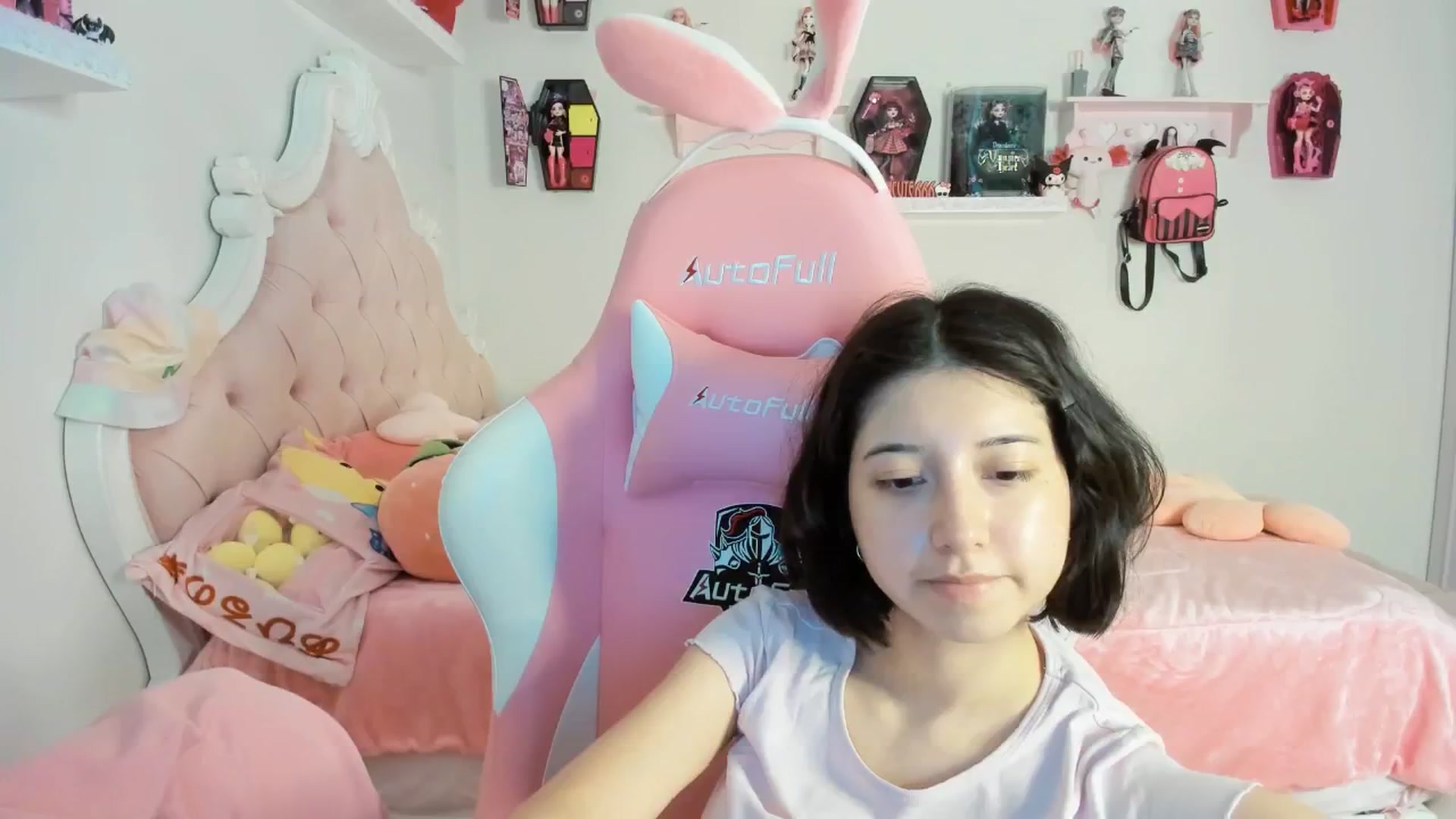 Gallery image thumbnail from Cherrycute666's myfreecams stream on, 08/22/2025, 23:01 image 15 of 20