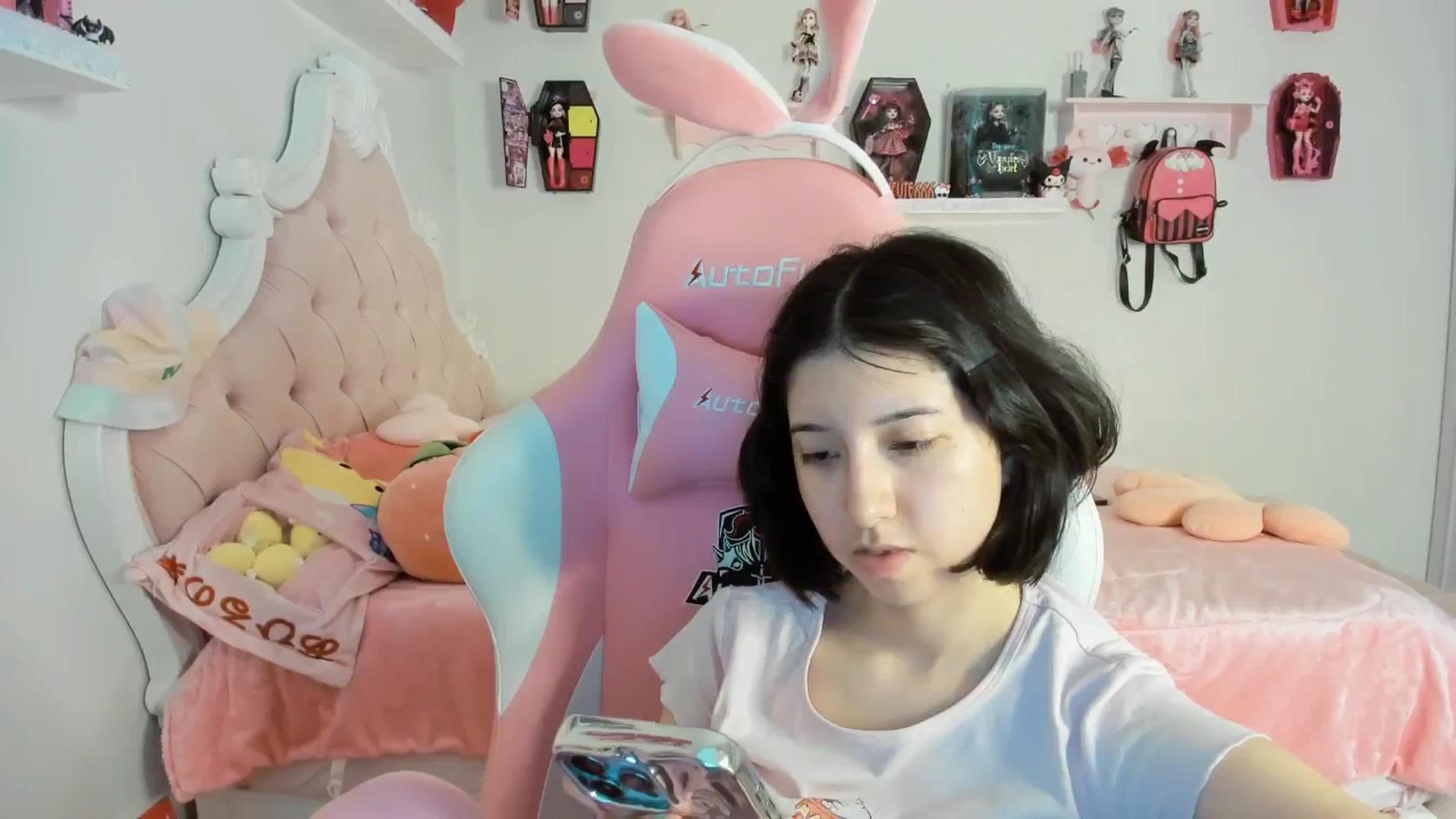 Gallery image thumbnail from Cherrycute666's myfreecams stream on, 08/22/2025, 23:01 image 13 of 20