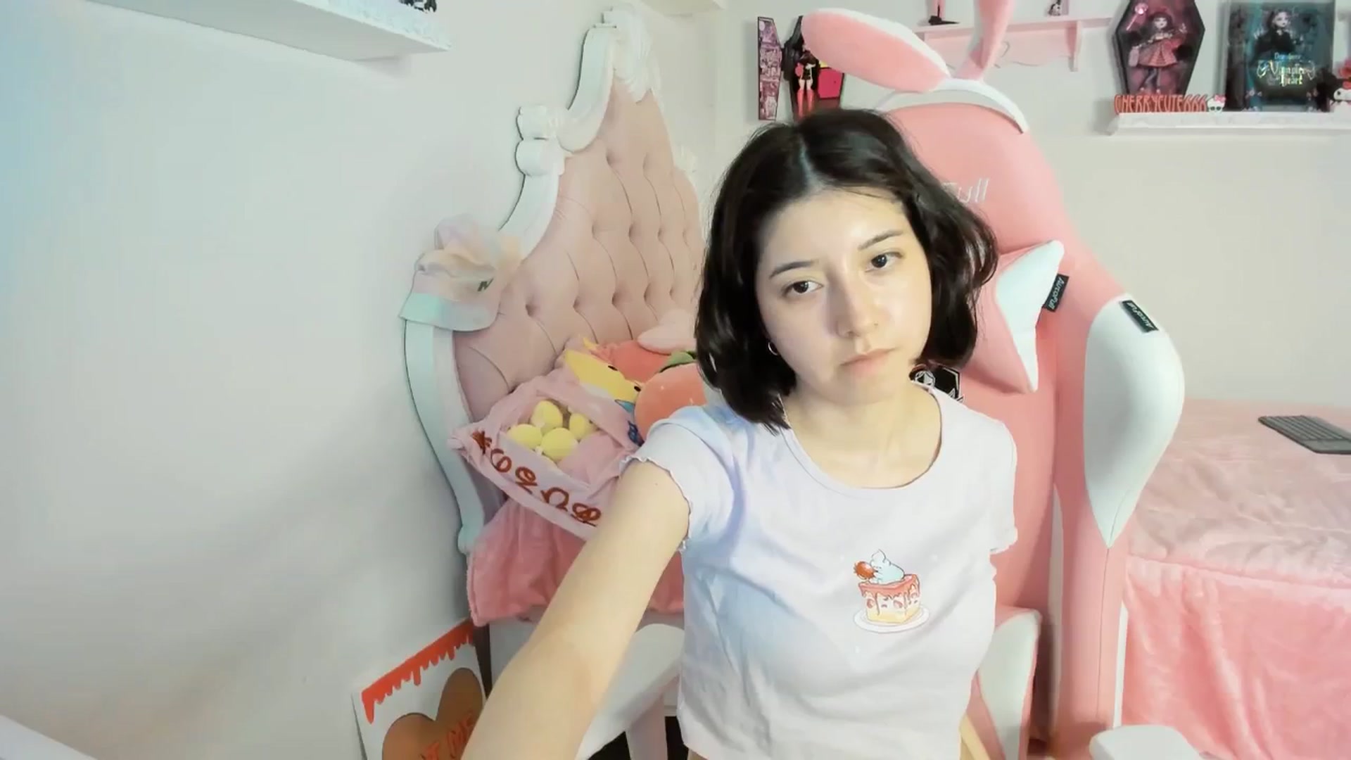 Gallery image thumbnail from Cherrycute666's myfreecams stream on, 08/22/2025, 23:01 image 18 of 20