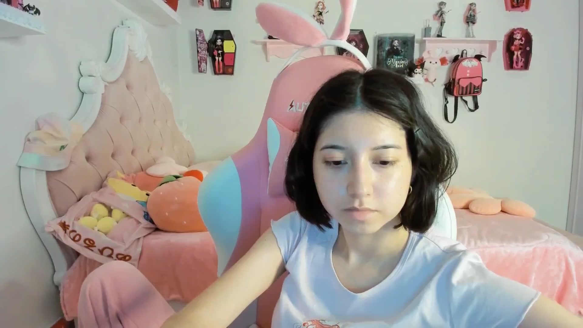 Gallery image thumbnail from Cherrycute666's myfreecams stream on, 08/22/2025, 23:01 image 11 of 20