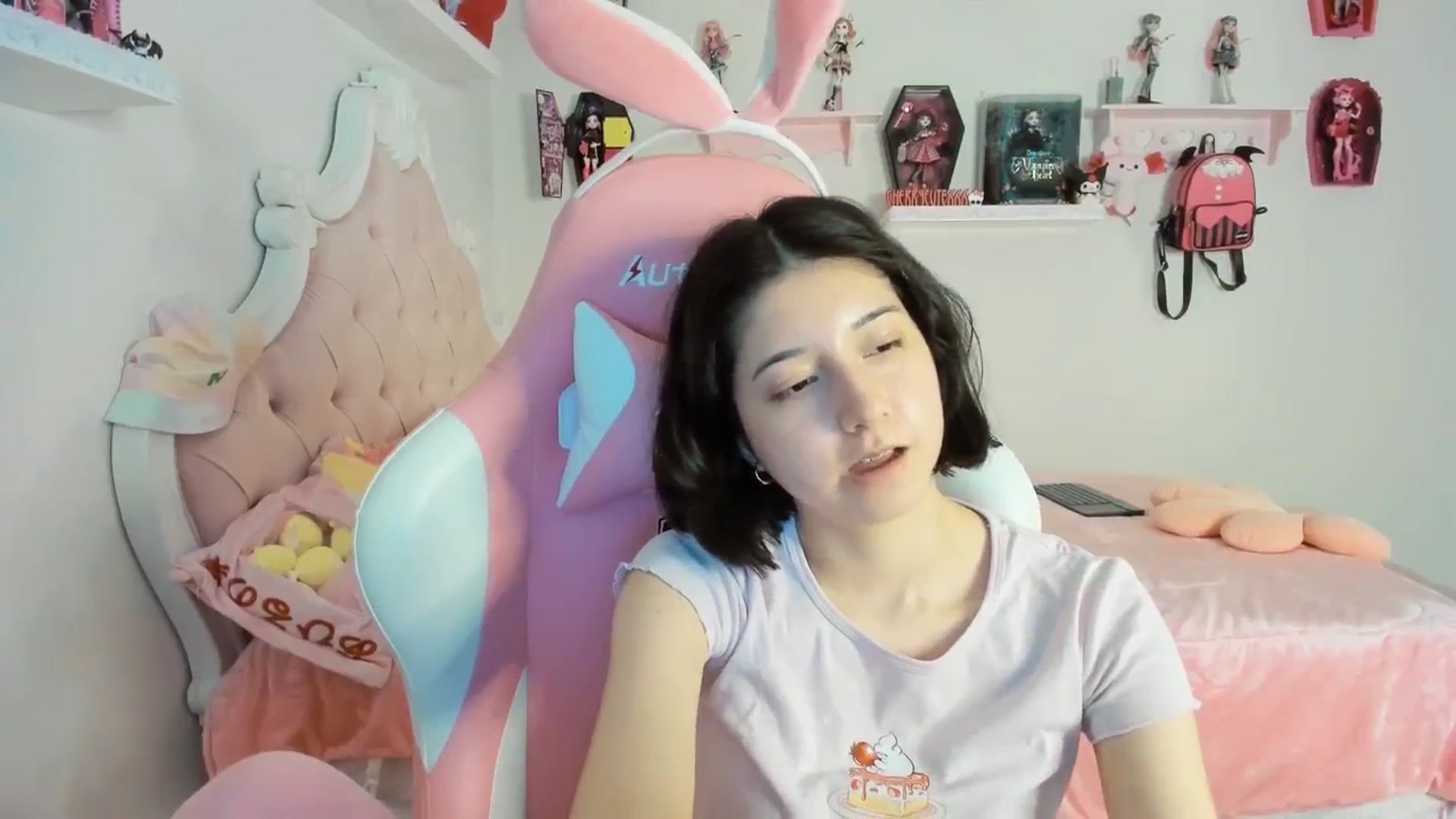 Gallery image thumbnail from Cherrycute666's myfreecams stream on, 08/22/2025, 23:01 image 10 of 20