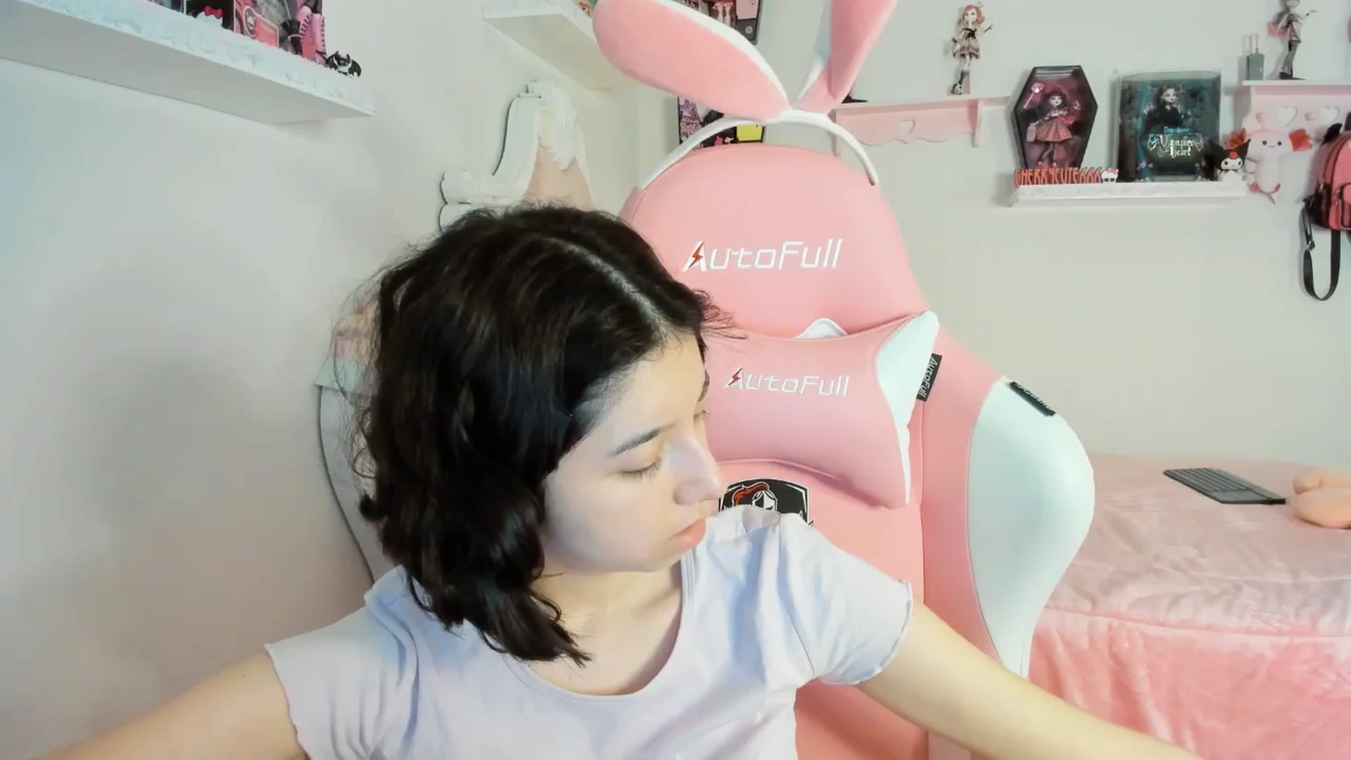 Gallery image thumbnail from Cherrycute666's myfreecams stream on, 08/22/2025, 23:01 image 4 of 20