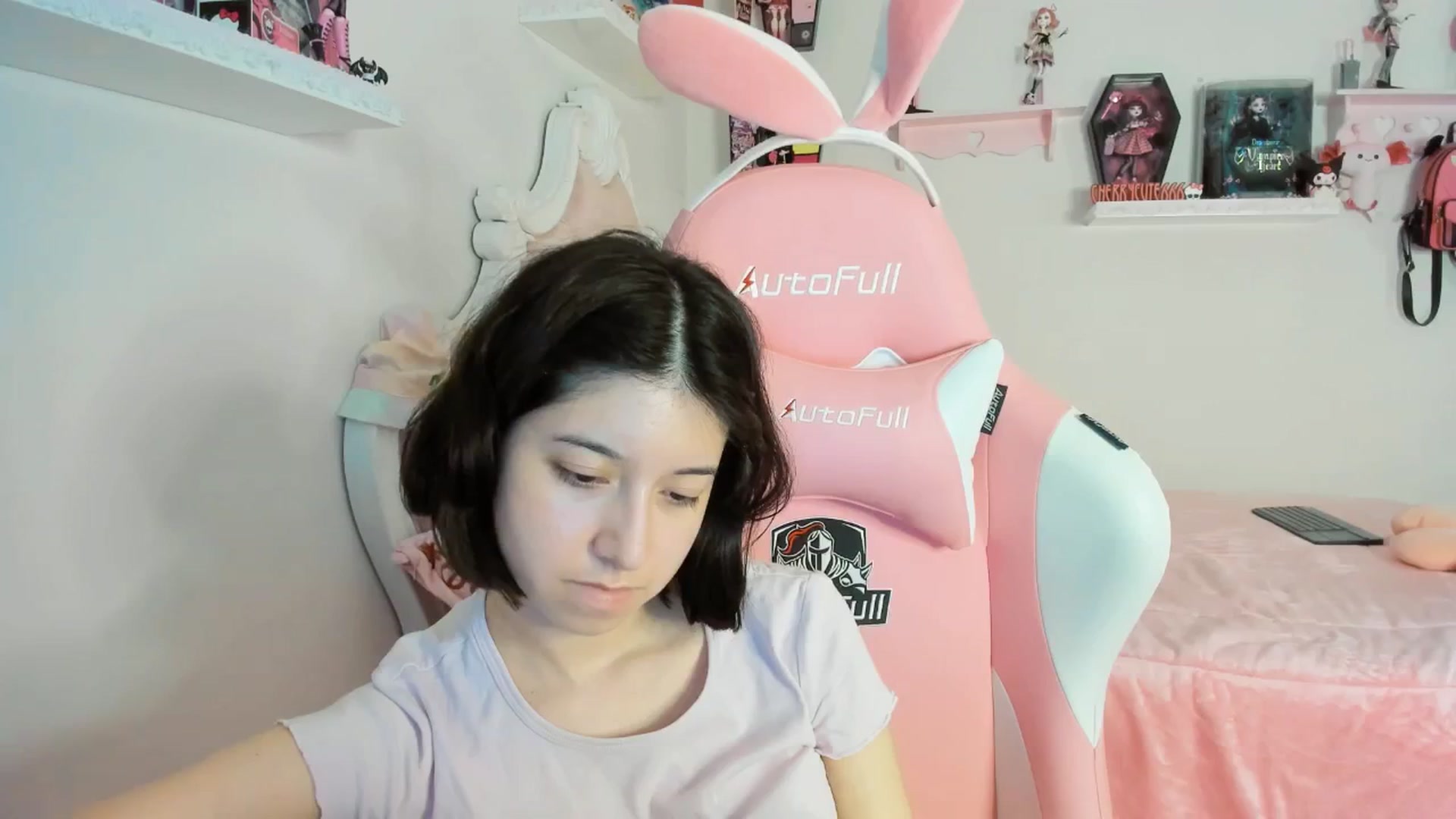 Gallery image thumbnail from Cherrycute666's myfreecams stream on, 08/22/2025, 23:01 image 7 of 20
