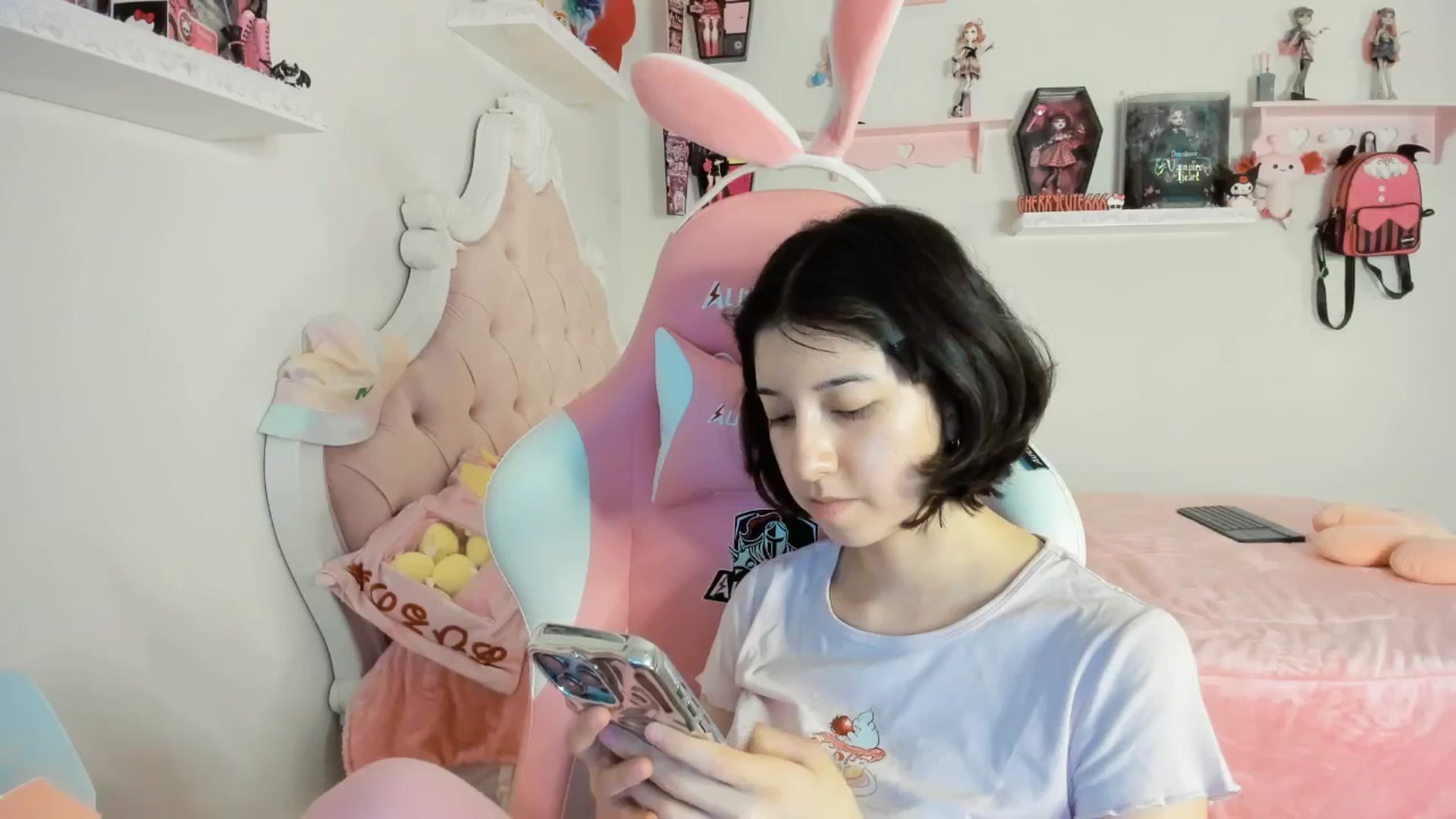 Gallery image thumbnail from Cherrycute666's myfreecams stream on, 08/23/2025, 24:02 image 9 of 20