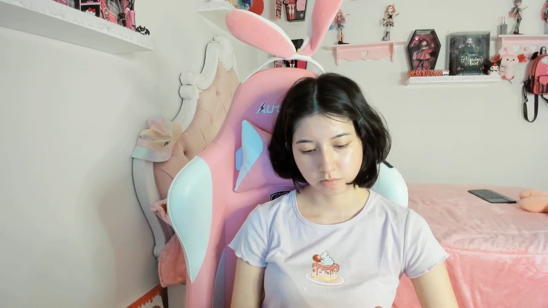 Gallery image thumbnail from Cherrycute666's myfreecams stream on, 08/23/2025, 24:02 image 4 of 20