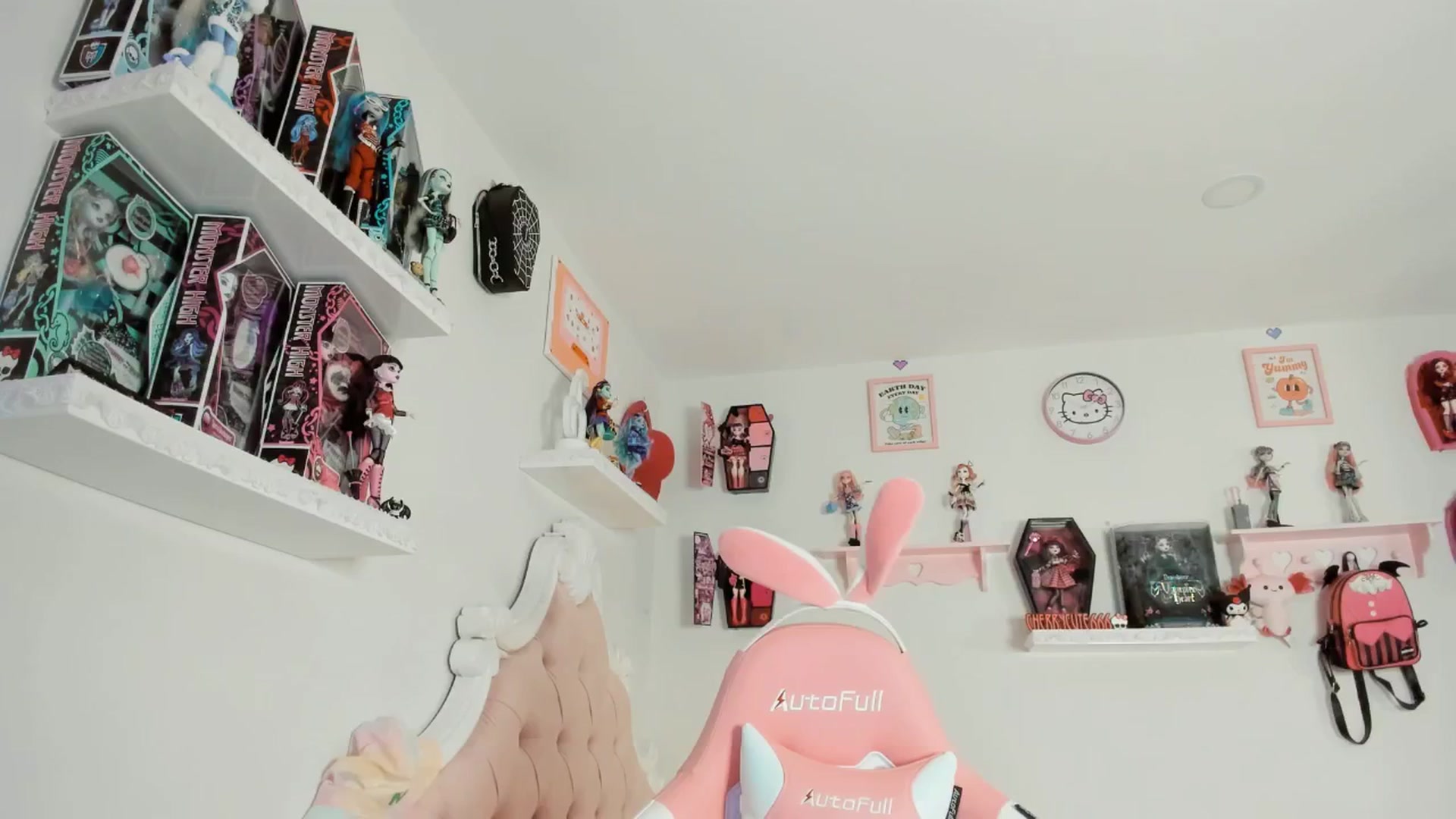 Gallery image thumbnail from Cherrycute666's myfreecams stream on, 08/23/2025, 24:02 image 7 of 20