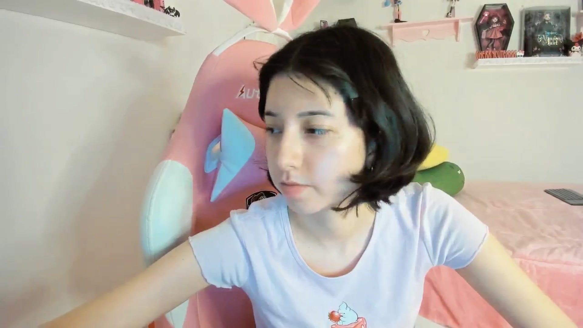 Gallery image thumbnail from Cherrycute666's myfreecams stream on, 08/23/2025, 24:02 image 11 of 20