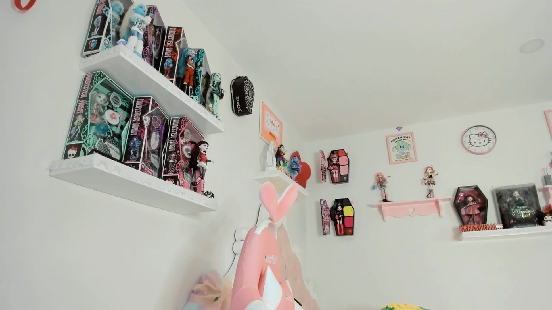 Gallery image thumbnail from Cherrycute666's myfreecams stream on, 08/23/2025, 24:02 image 3 of 20