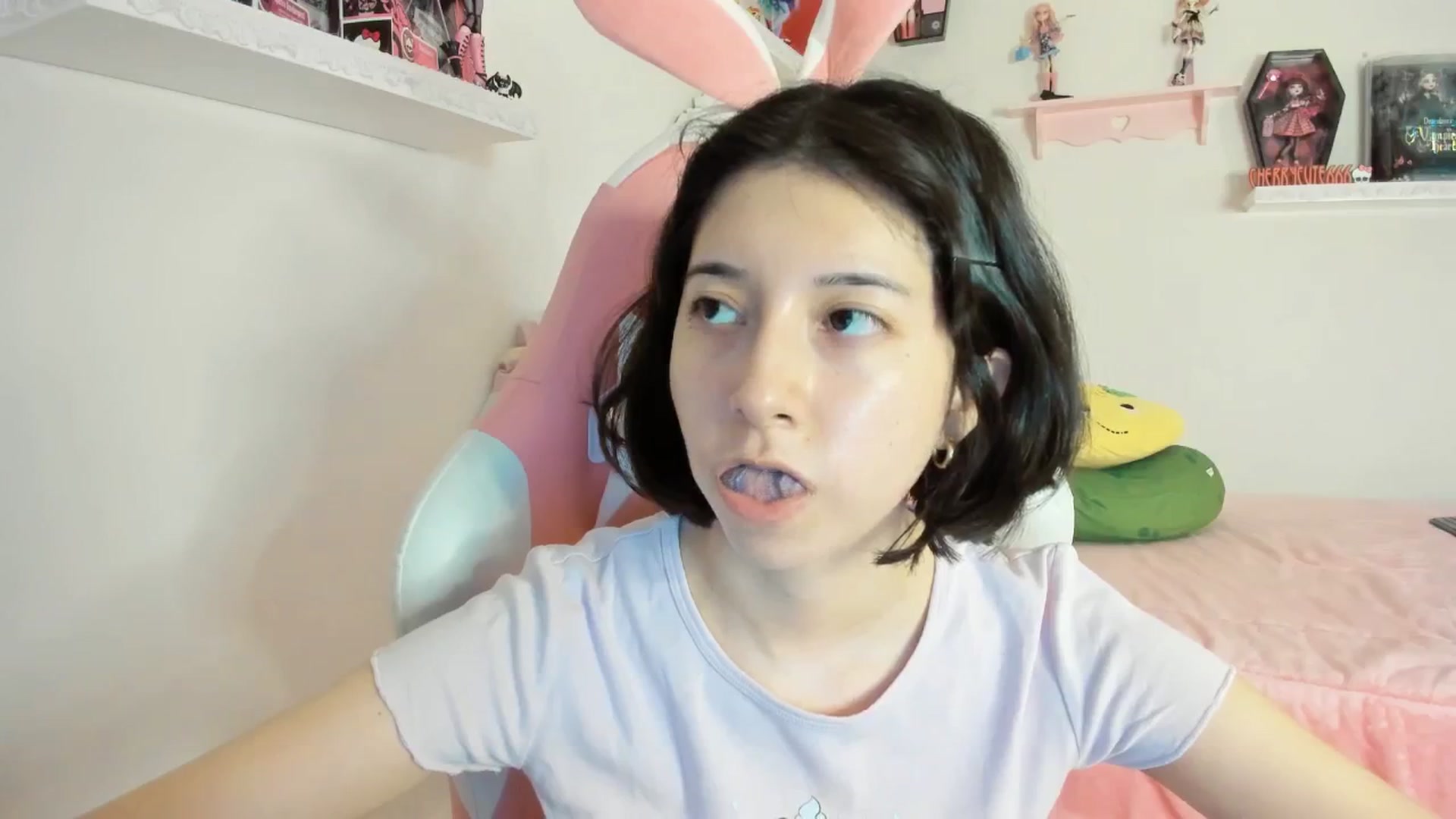 Gallery image thumbnail from Cherrycute666's myfreecams stream on, 08/23/2025, 24:02 image 12 of 20