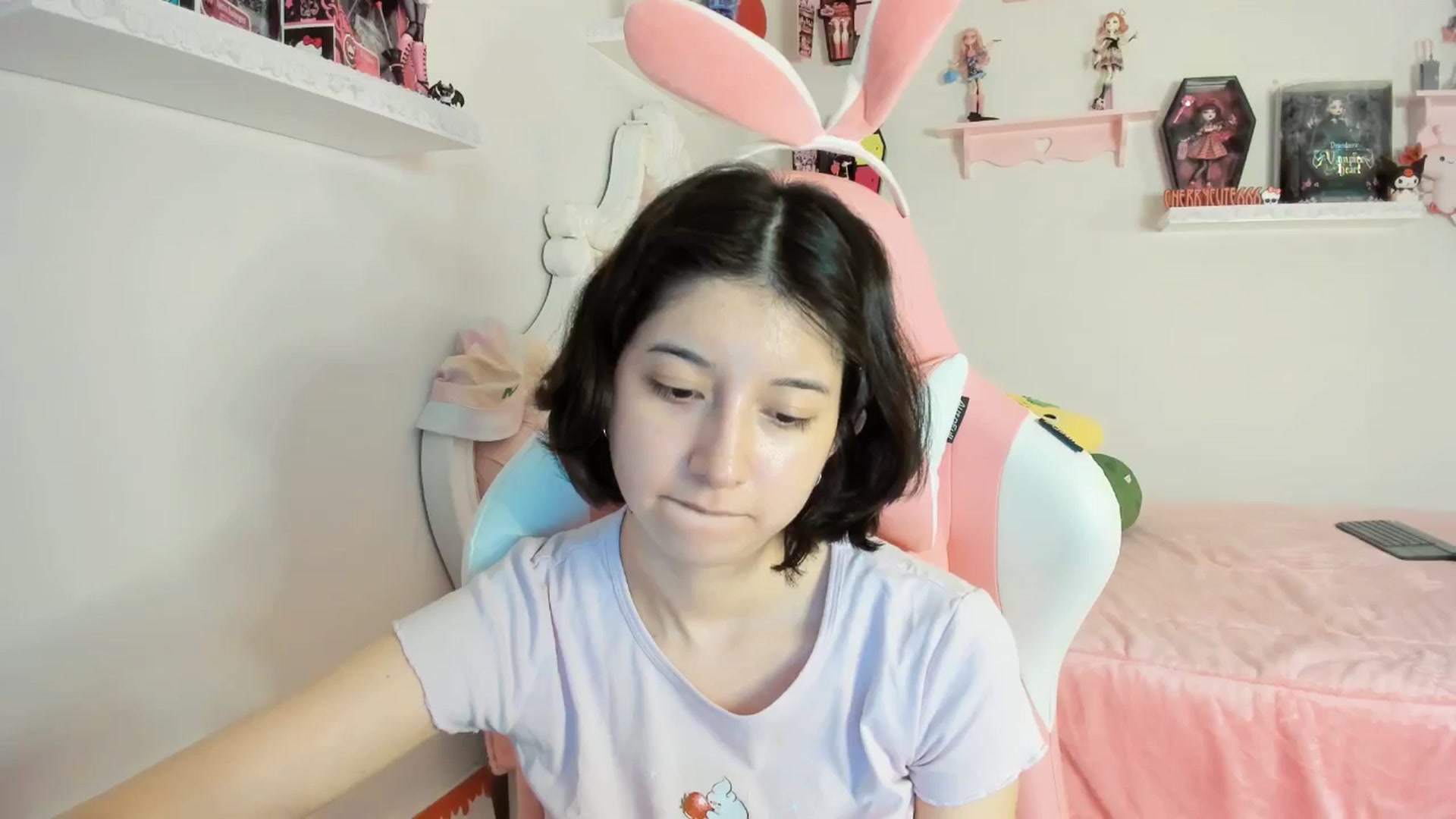 Gallery image thumbnail from Cherrycute666's myfreecams stream on, 08/23/2025, 04:45 image 2 of 20