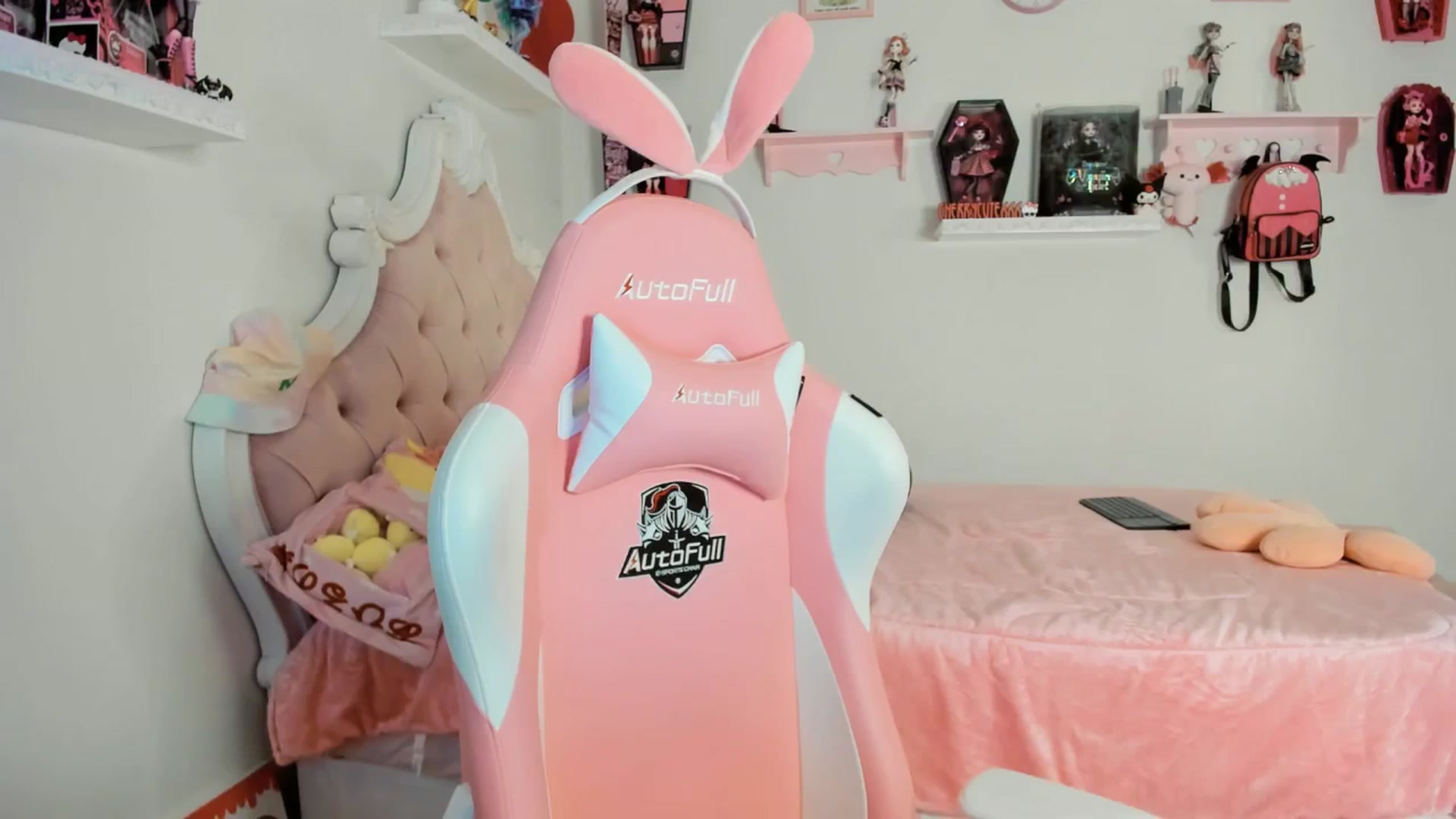Gallery image thumbnail from Cherrycute666's myfreecams stream on, 08/23/2025, 04:45 image 16 of 20