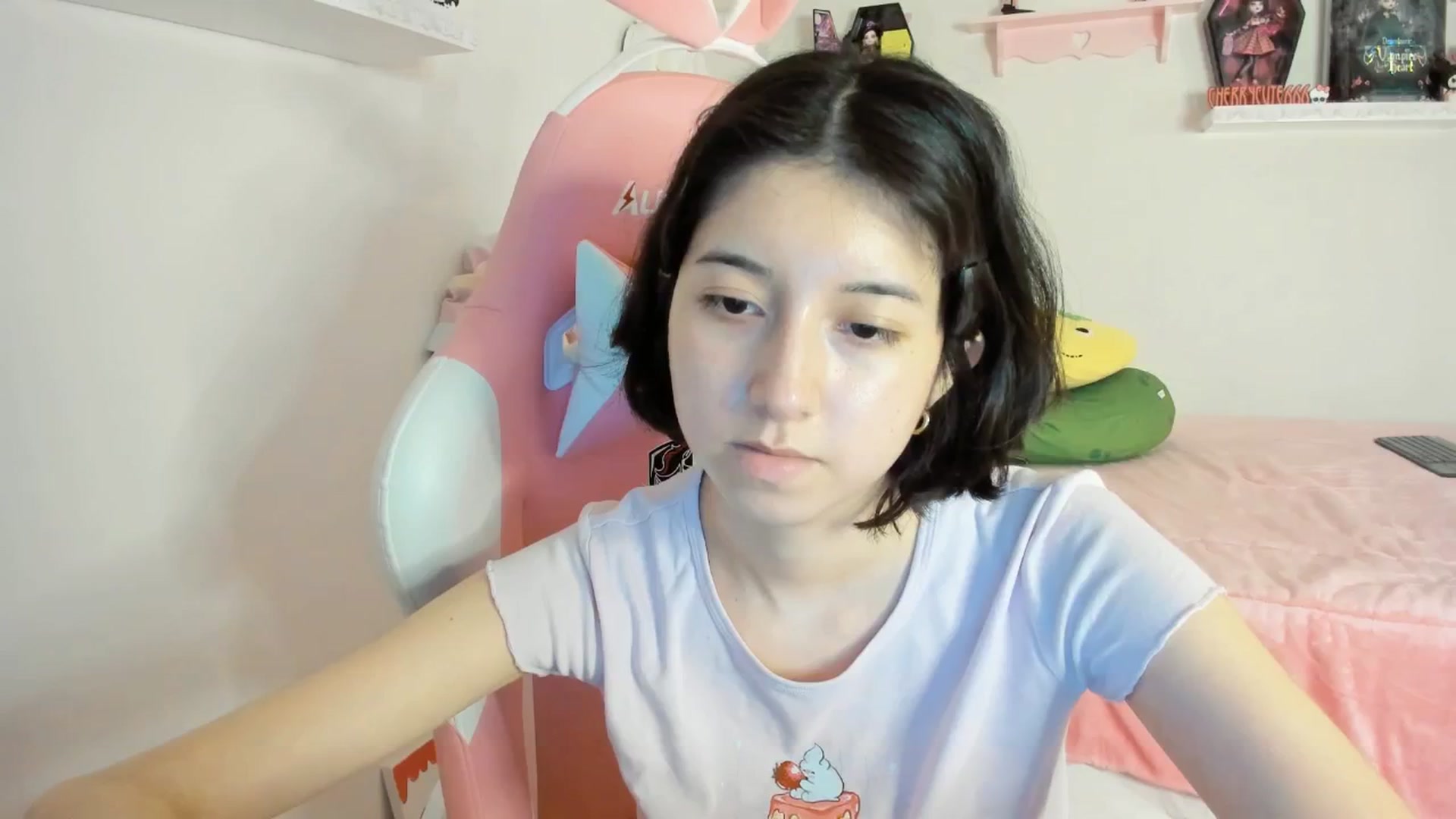 Gallery image thumbnail from Cherrycute666's myfreecams stream on, 08/23/2025, 04:45 image 5 of 20