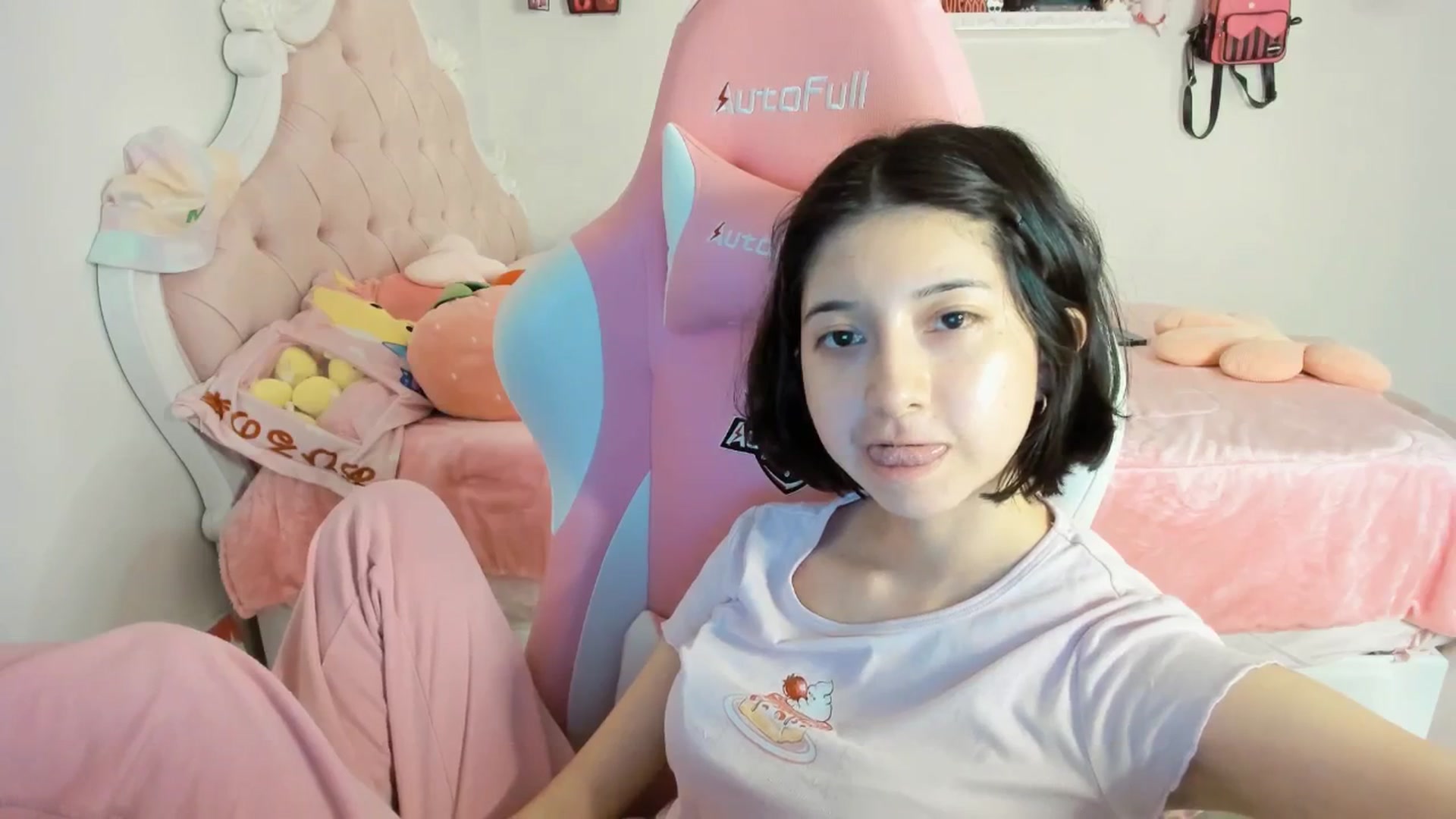 Gallery image thumbnail from Cherrycute666's myfreecams stream on, 08/23/2025, 05:34 image 6 of 20