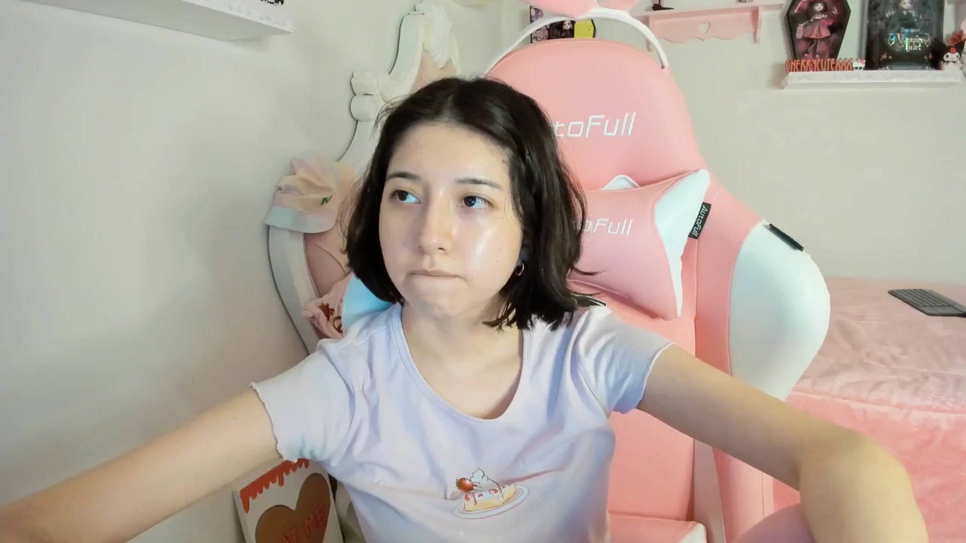 Gallery image thumbnail from Cherrycute666's myfreecams stream on, 08/23/2025, 05:34 image 13 of 20