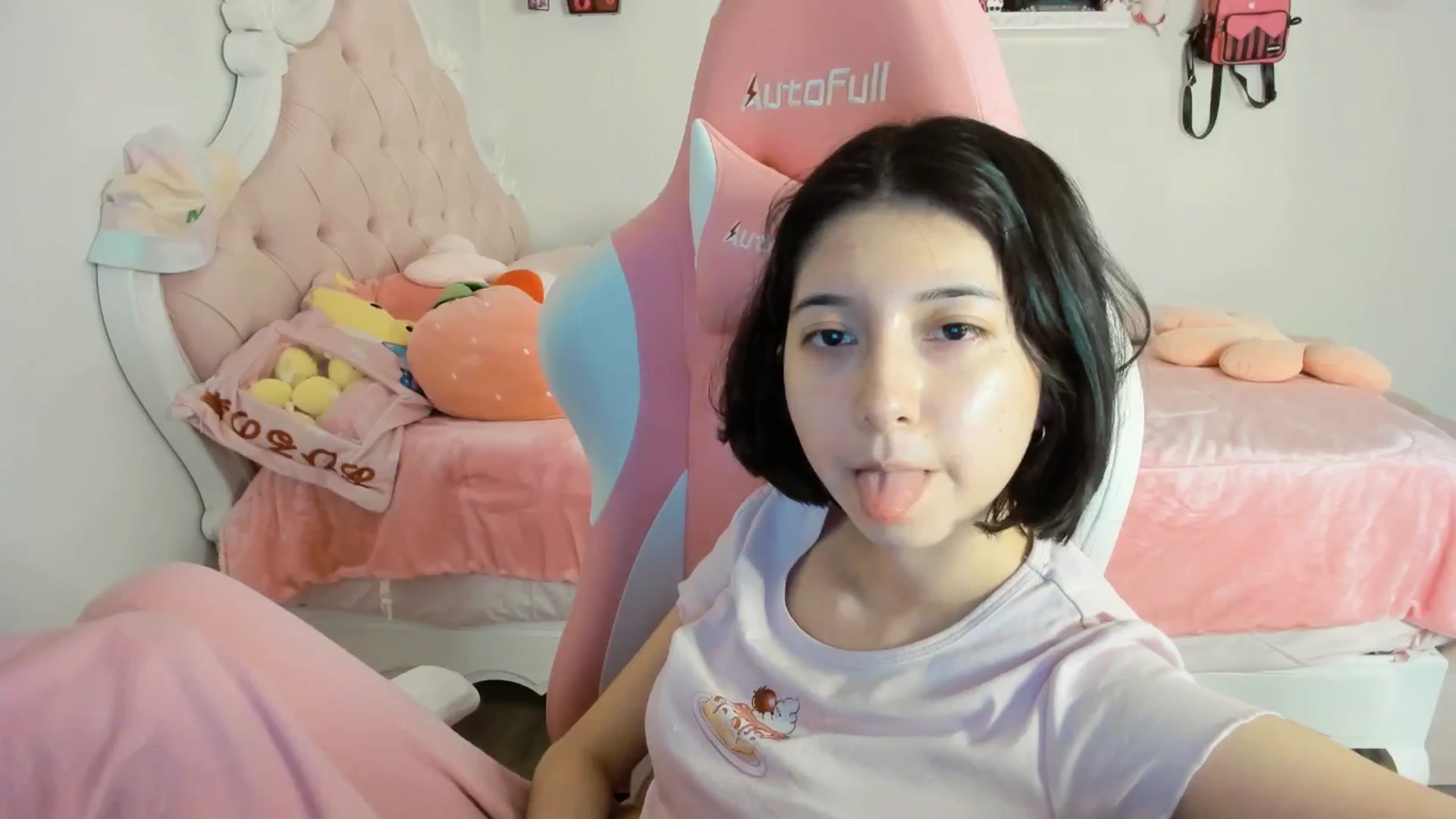 Gallery image thumbnail from Cherrycute666's myfreecams stream on, 08/23/2025, 05:34 image 4 of 20
