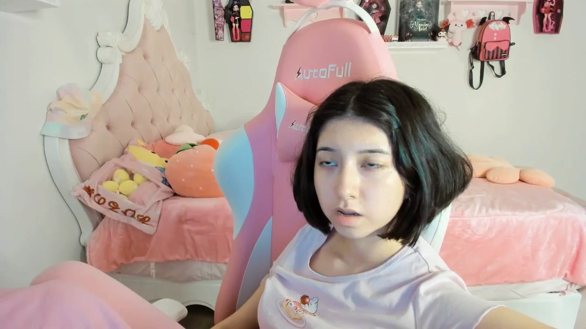 Gallery image thumbnail from Cherrycute666's myfreecams stream on, 08/23/2025, 05:34 image 3 of 20