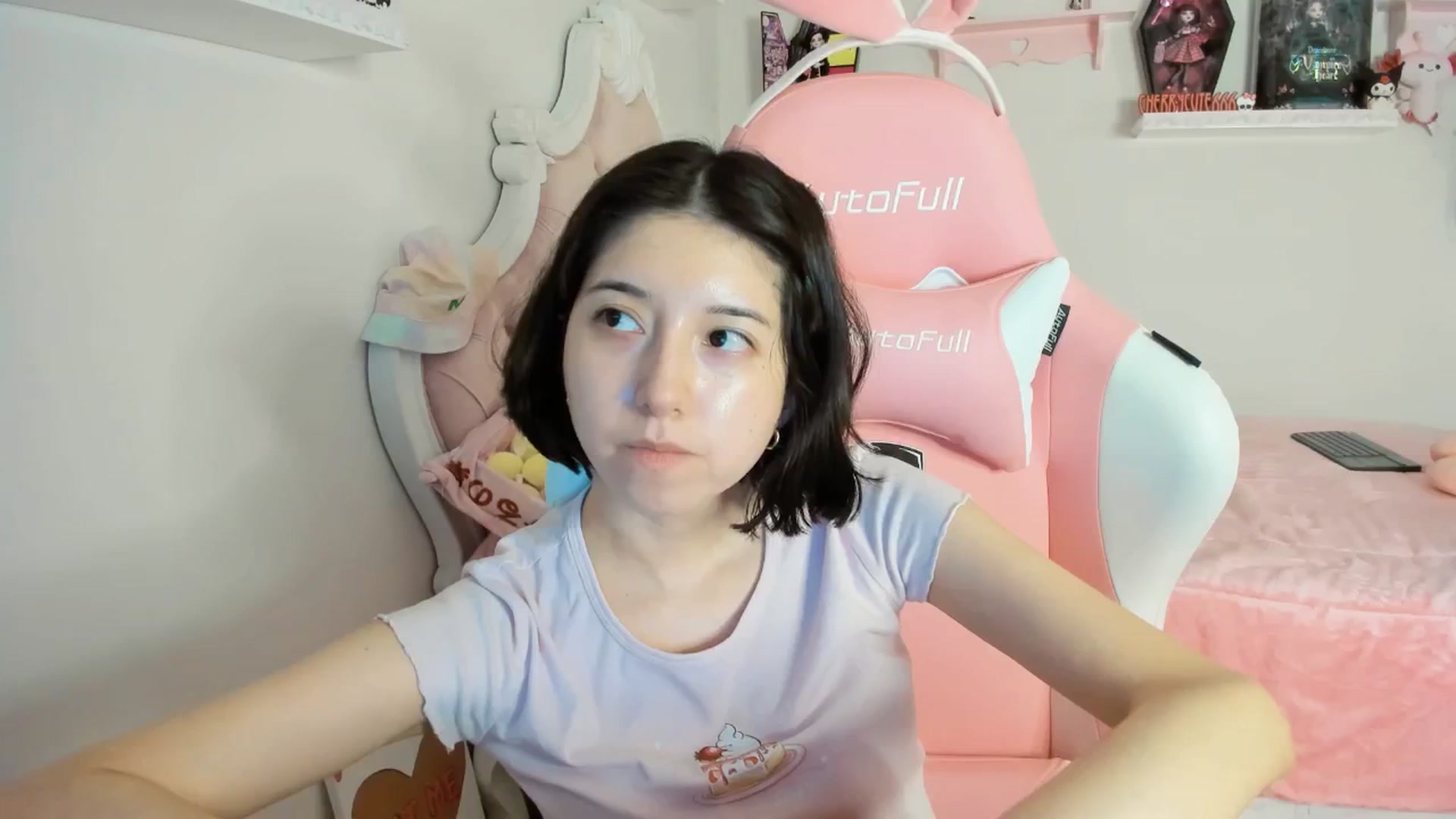 Gallery image thumbnail from Cherrycute666's myfreecams stream on, 08/23/2025, 05:34 image 10 of 20