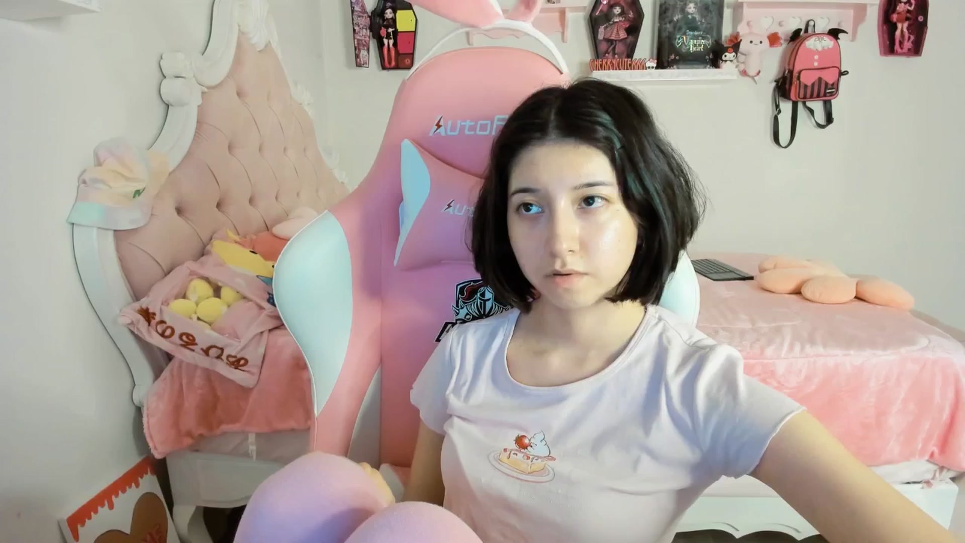 Gallery image thumbnail from Cherrycute666's myfreecams stream on, 08/23/2025, 05:34 image 1 of 20