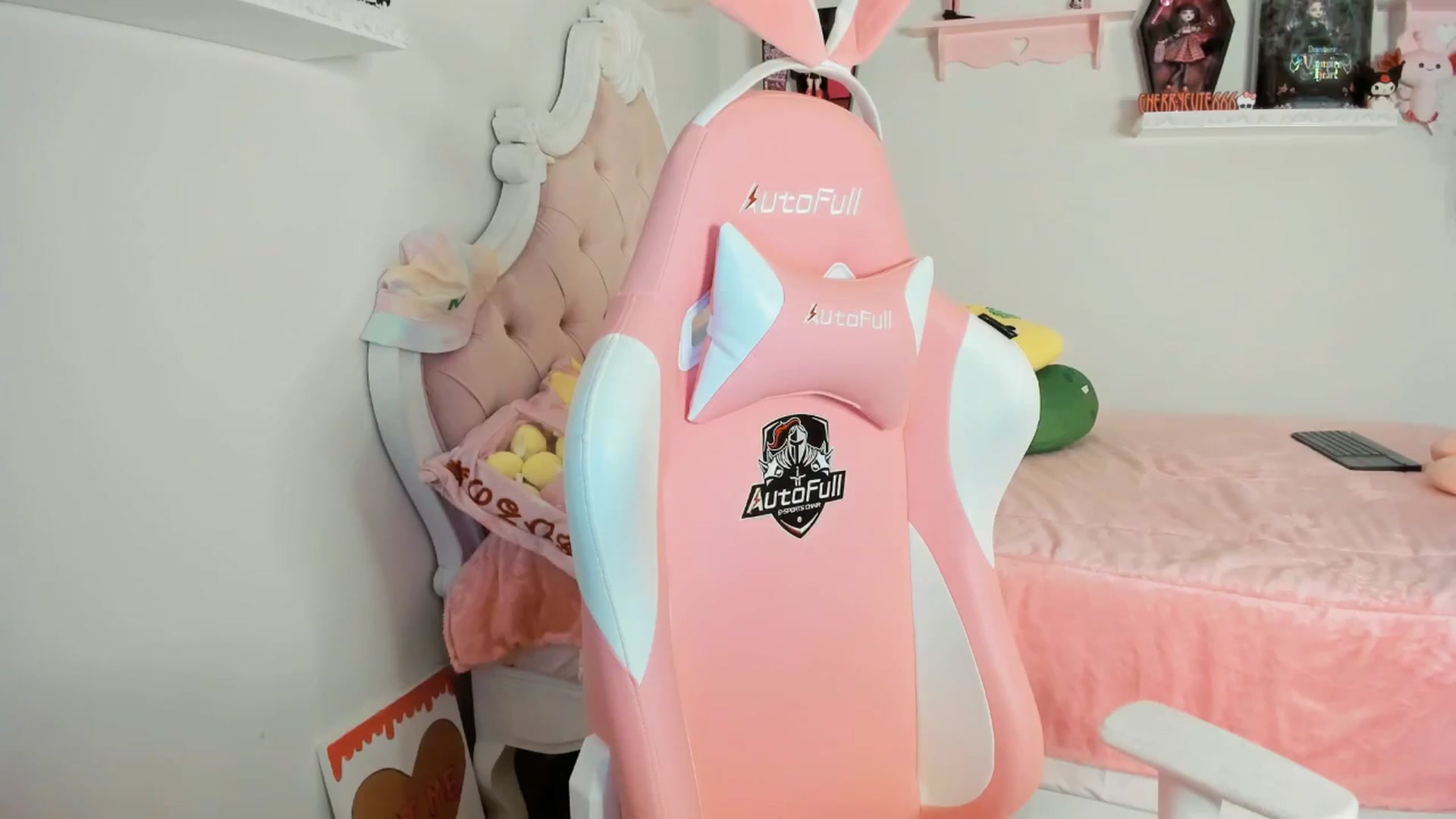 Gallery image thumbnail from Cherrycute666's myfreecams stream on, 08/23/2025, 05:34 image 11 of 20