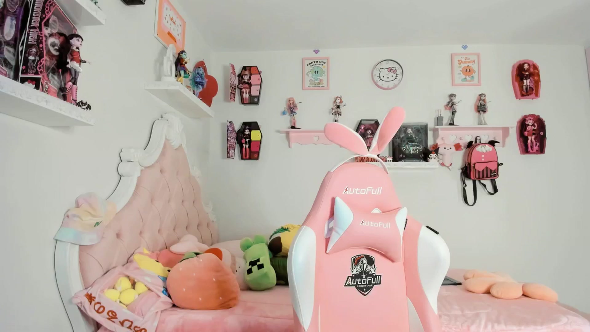 Gallery image thumbnail from Cherrycute666's myfreecams stream on, 08/23/2025, 05:34 image 7 of 20