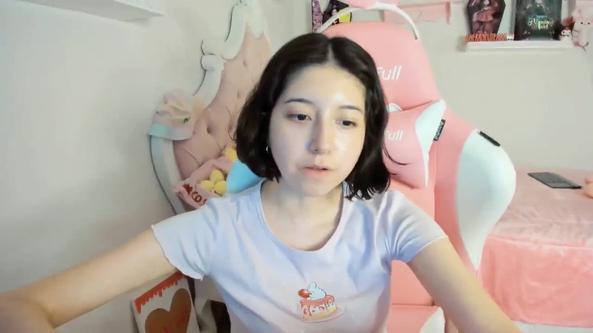 Gallery image thumbnail from Cherrycute666's myfreecams stream on, 08/23/2025, 05:34 image 8 of 20