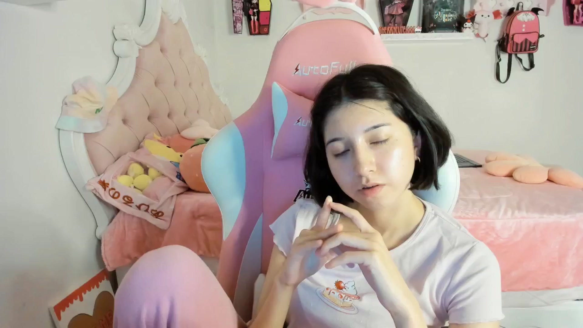 Gallery image thumbnail from Cherrycute666's myfreecams stream on, 08/23/2025, 07:16 image 7 of 20