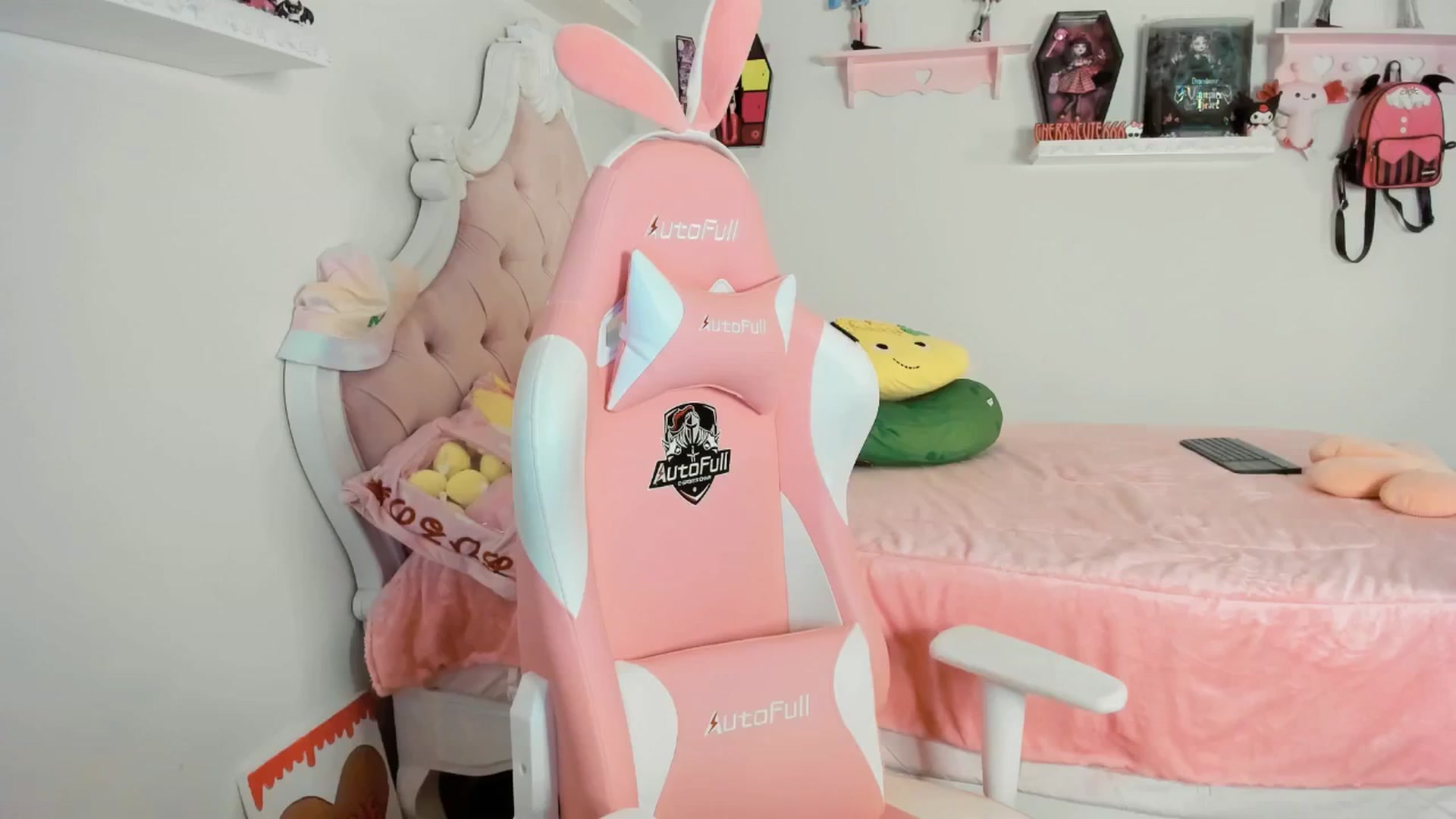 Gallery image thumbnail from Cherrycute666's myfreecams stream on, 08/23/2025, 07:16 image 18 of 20