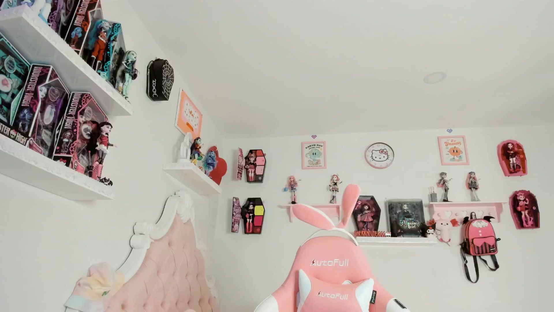 Gallery image thumbnail from Cherrycute666's myfreecams stream on, 08/23/2025, 07:16 image 10 of 20