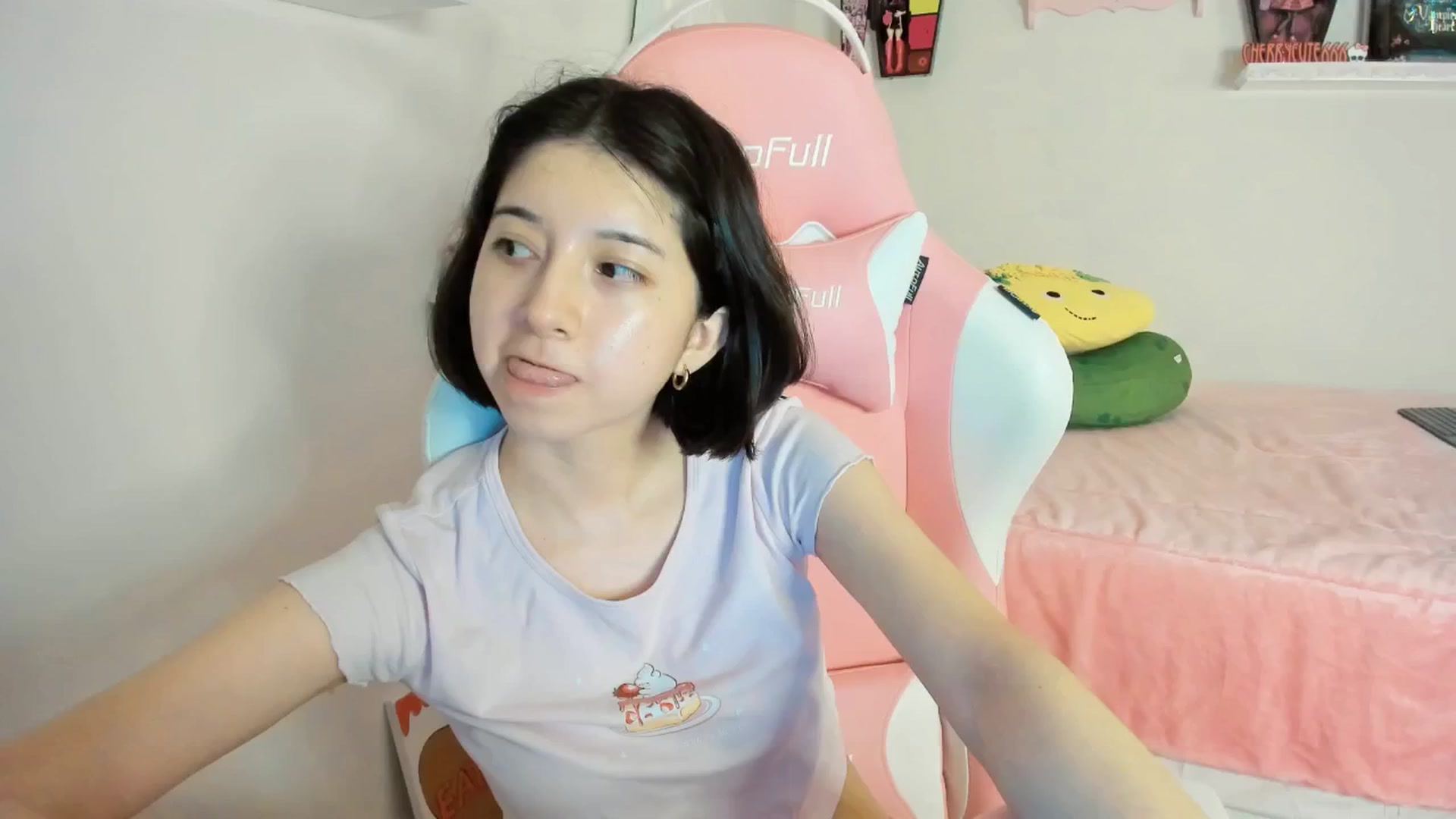 Gallery image thumbnail from Cherrycute666's myfreecams stream on, 08/23/2025, 07:16 image 4 of 20