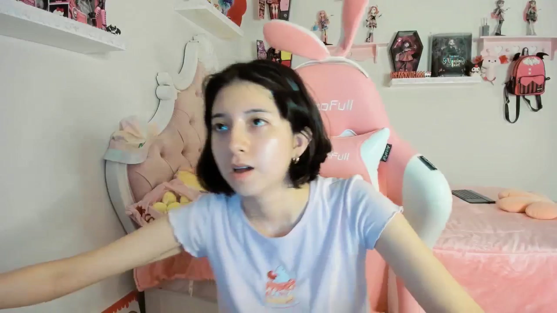 Gallery image thumbnail from Cherrycute666's myfreecams stream on, 08/23/2025, 07:16 image 15 of 20