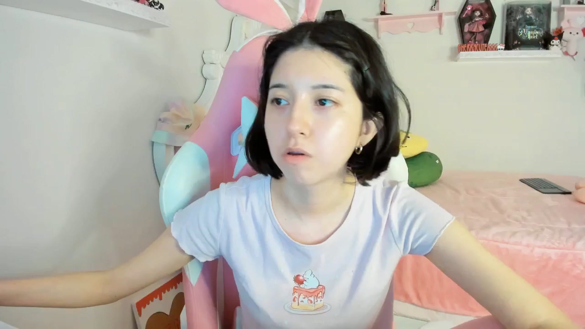 Gallery image thumbnail from Cherrycute666's myfreecams stream on, 08/23/2025, 07:16 image 19 of 20