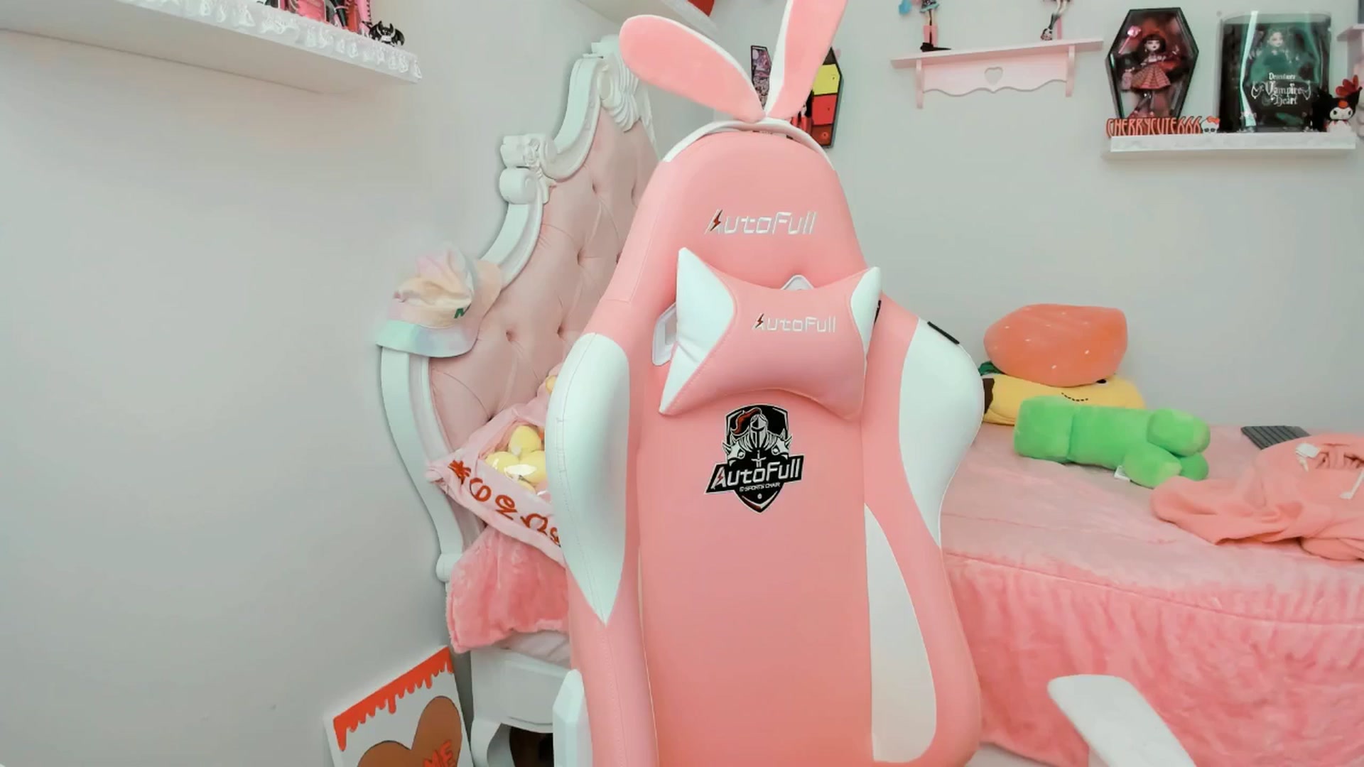 Gallery image thumbnail from Cherrycute666's myfreecams stream on, 08/23/2025, 23:26 image 7 of 20