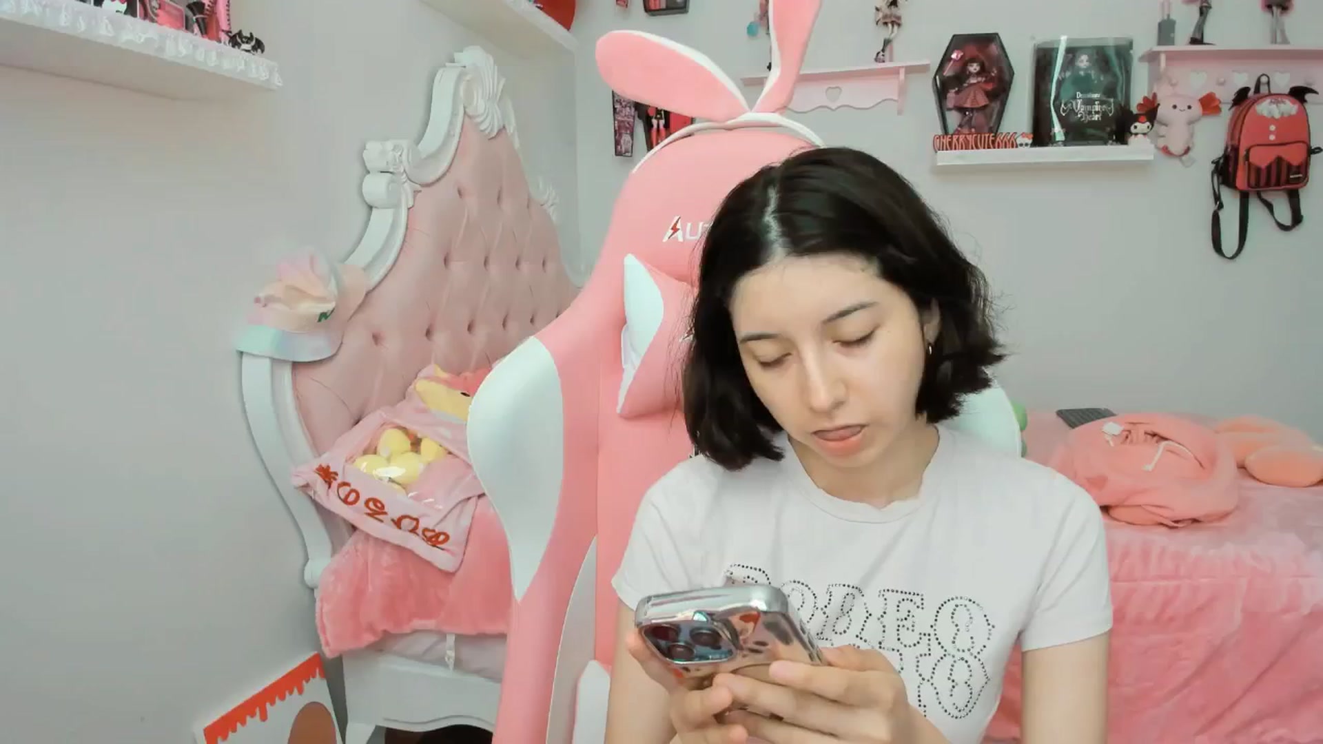 Gallery image thumbnail from Cherrycute666's myfreecams stream on, 08/23/2025, 23:26 image 1 of 20
