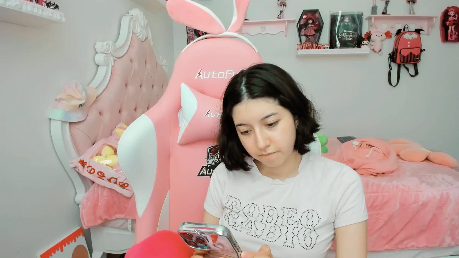 Gallery image thumbnail from Cherrycute666's myfreecams stream on, 08/23/2025, 23:26 image 4 of 20