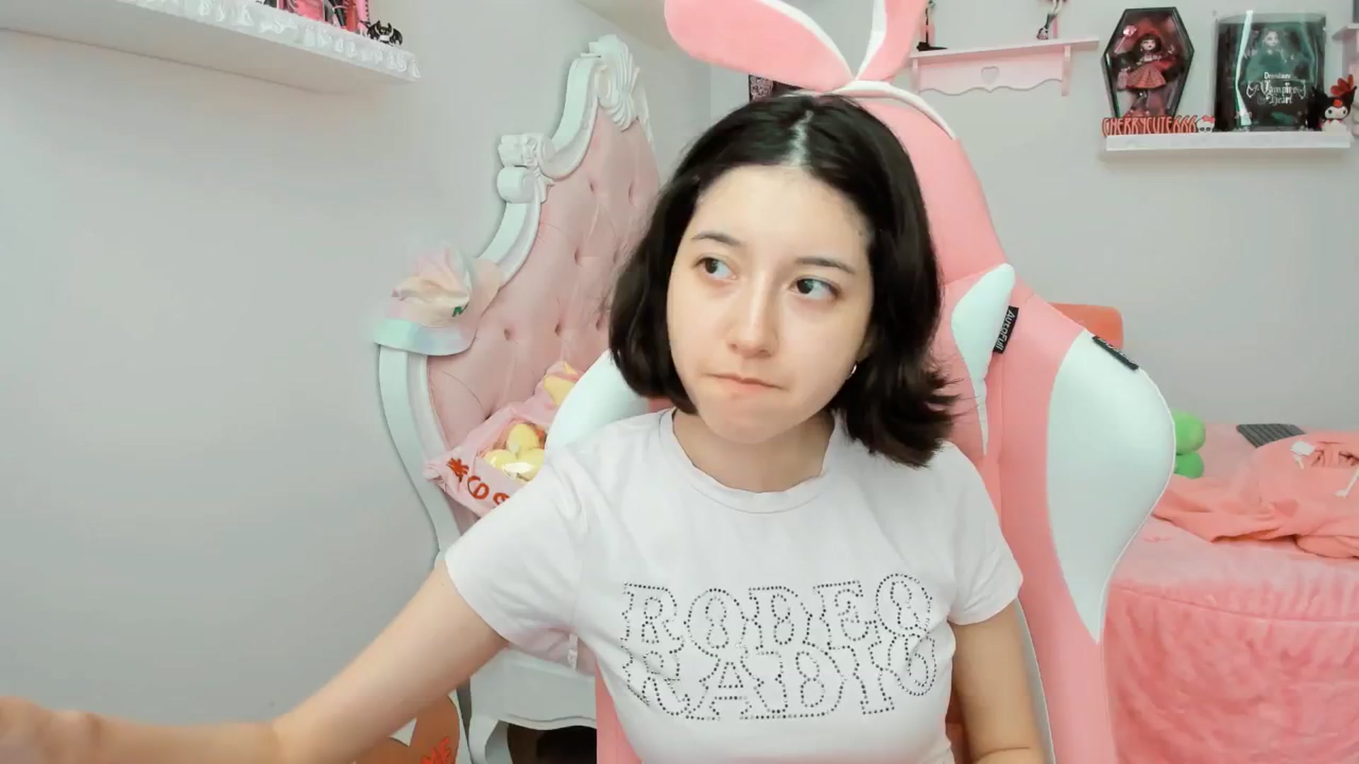 Gallery image thumbnail from Cherrycute666's myfreecams stream on, 08/23/2025, 23:26 image 8 of 20