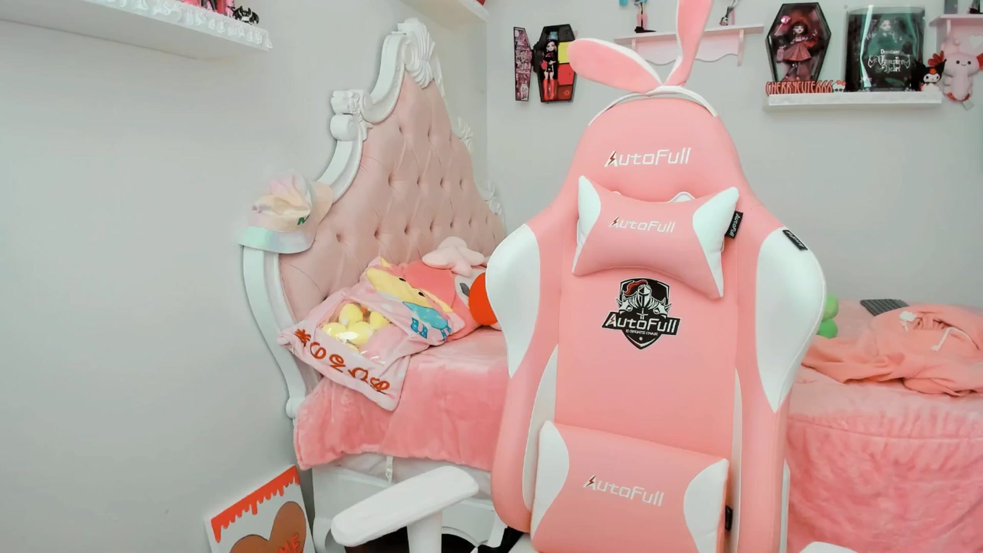 Gallery image thumbnail from Cherrycute666's myfreecams stream on, 08/23/2025, 23:26 image 17 of 20