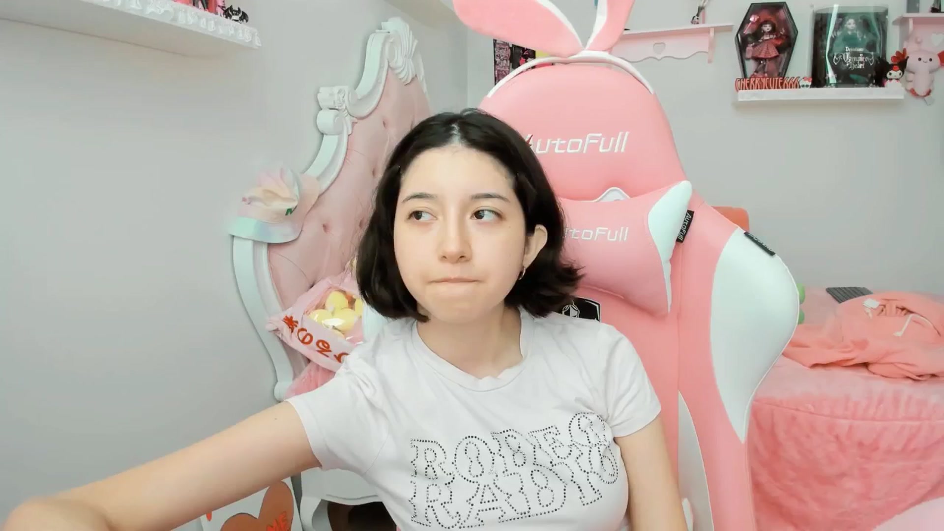 Gallery image thumbnail from Cherrycute666's myfreecams stream on, 08/23/2025, 23:26 image 11 of 20