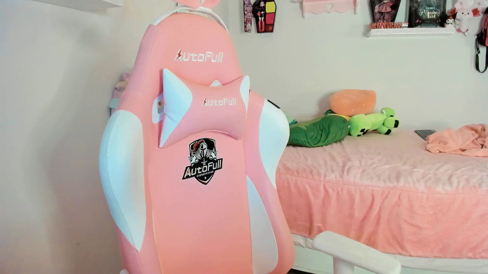 Gallery image thumbnail from Cherrycute666's myfreecams stream on, 08/24/2025, 07:33 image 14 of 20