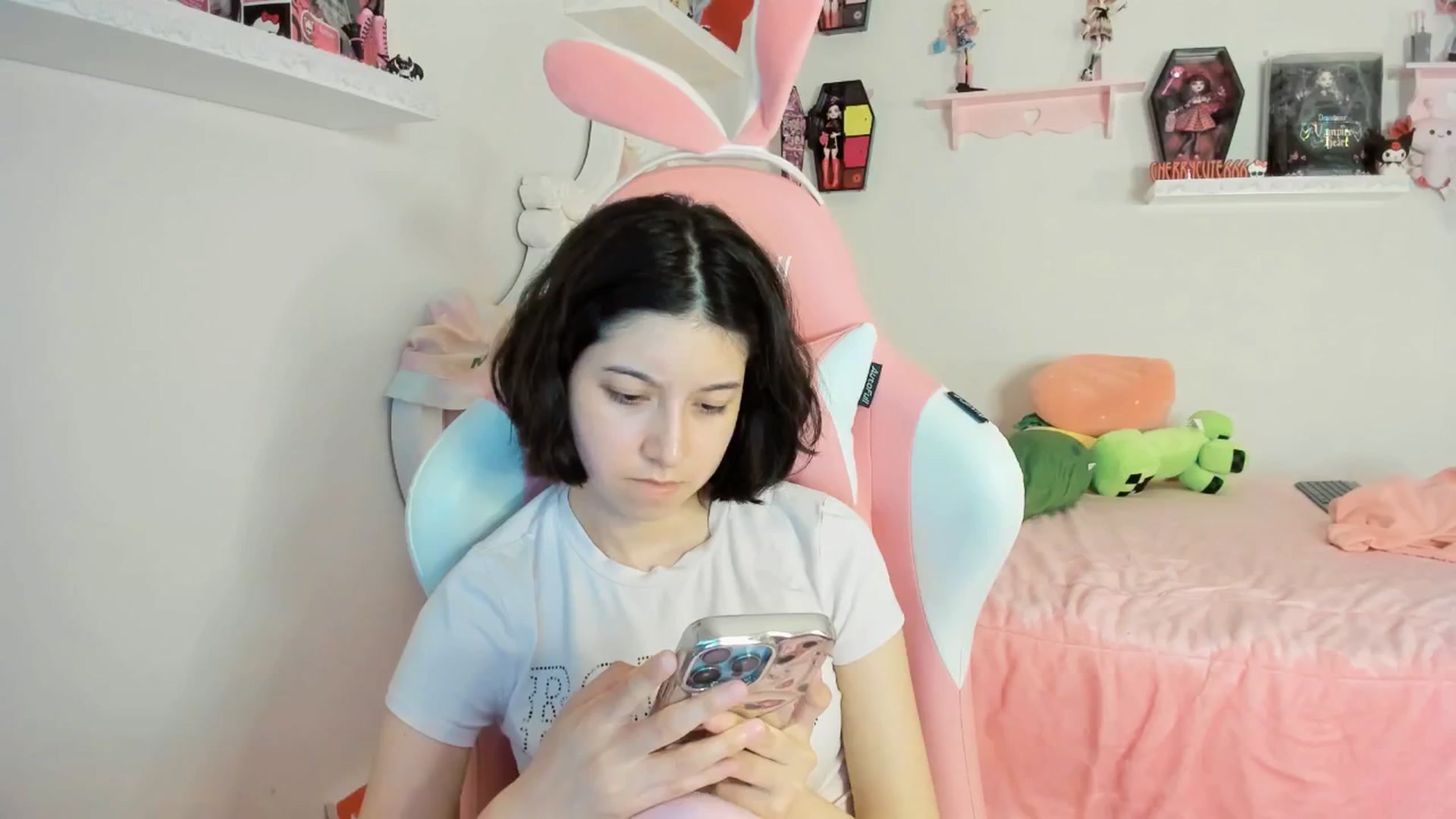 Gallery image thumbnail from Cherrycute666's myfreecams stream on, 08/24/2025, 07:33 image 1 of 20